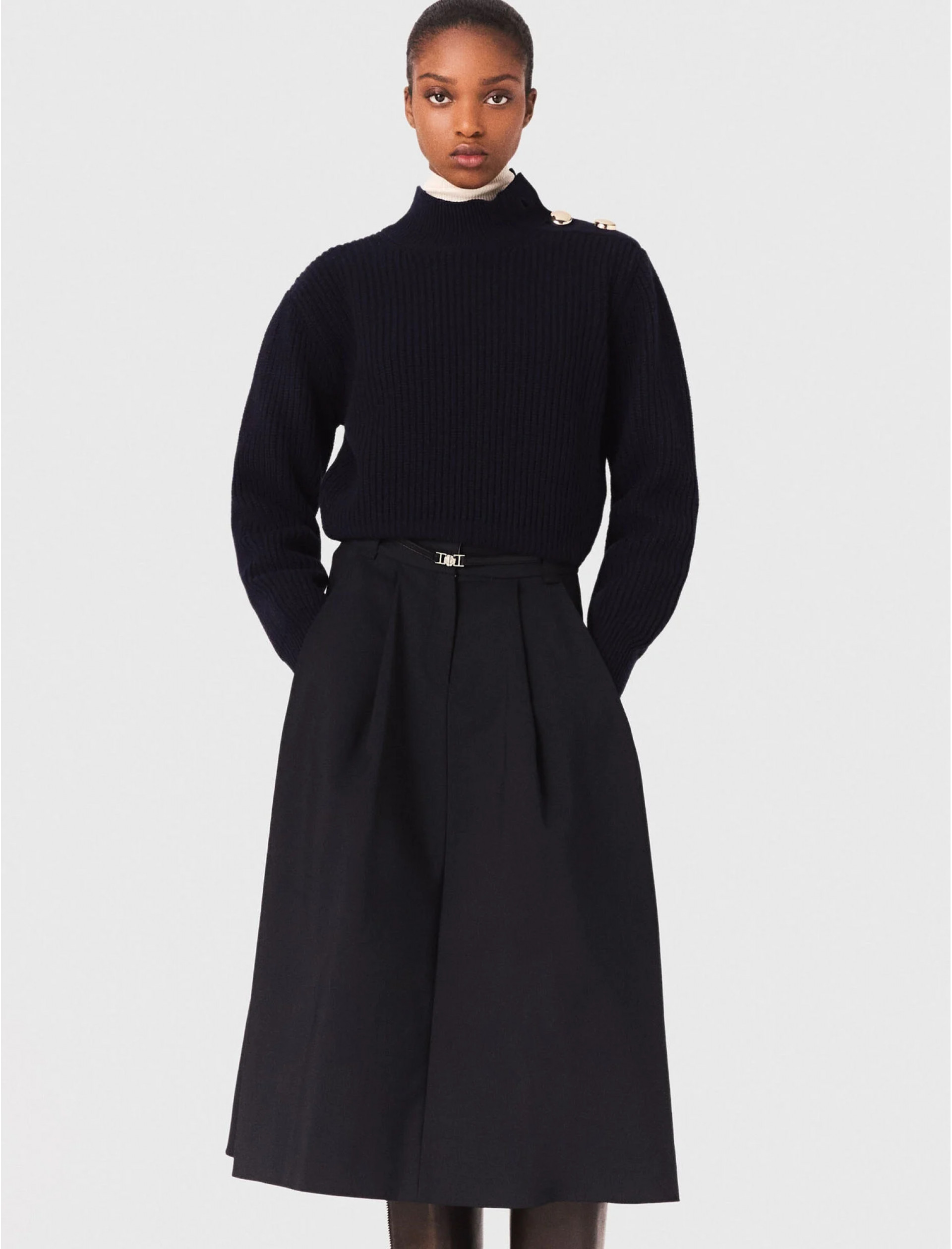 Женский шерстяной свитер с высоким воротом