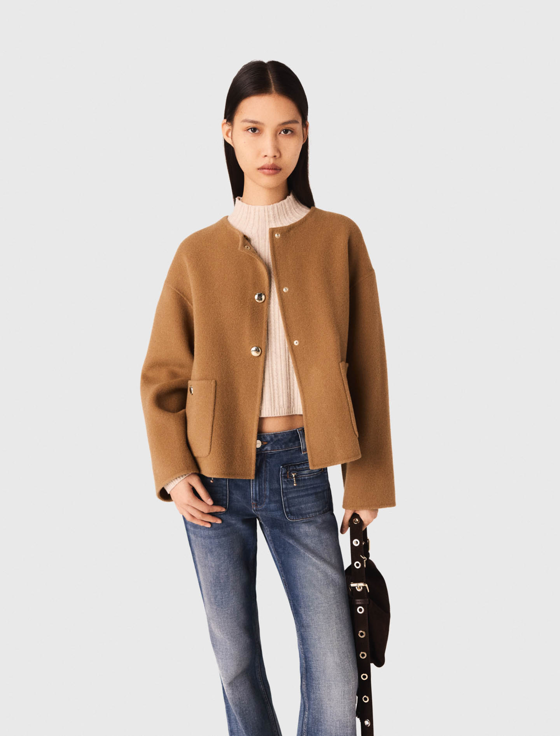 Жіноча вовняна куртка з контрастним коміром Жіноча вовняна куртка з контрастним коміром