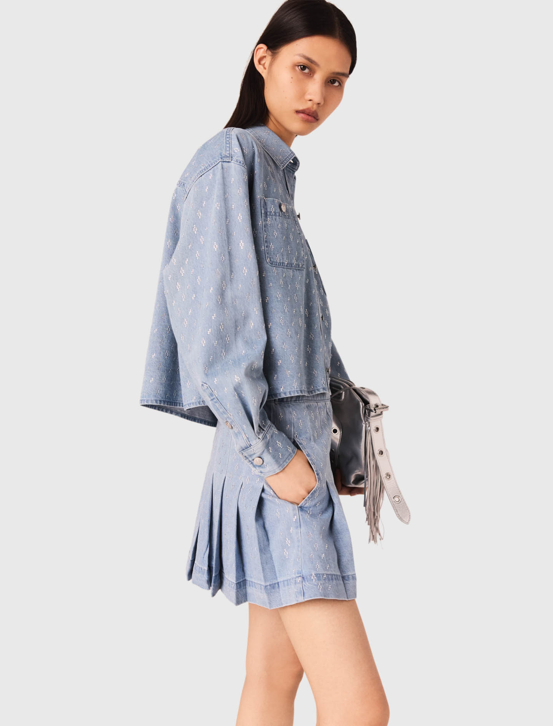 Жіноча коротка джинсова сорочка зі стразами