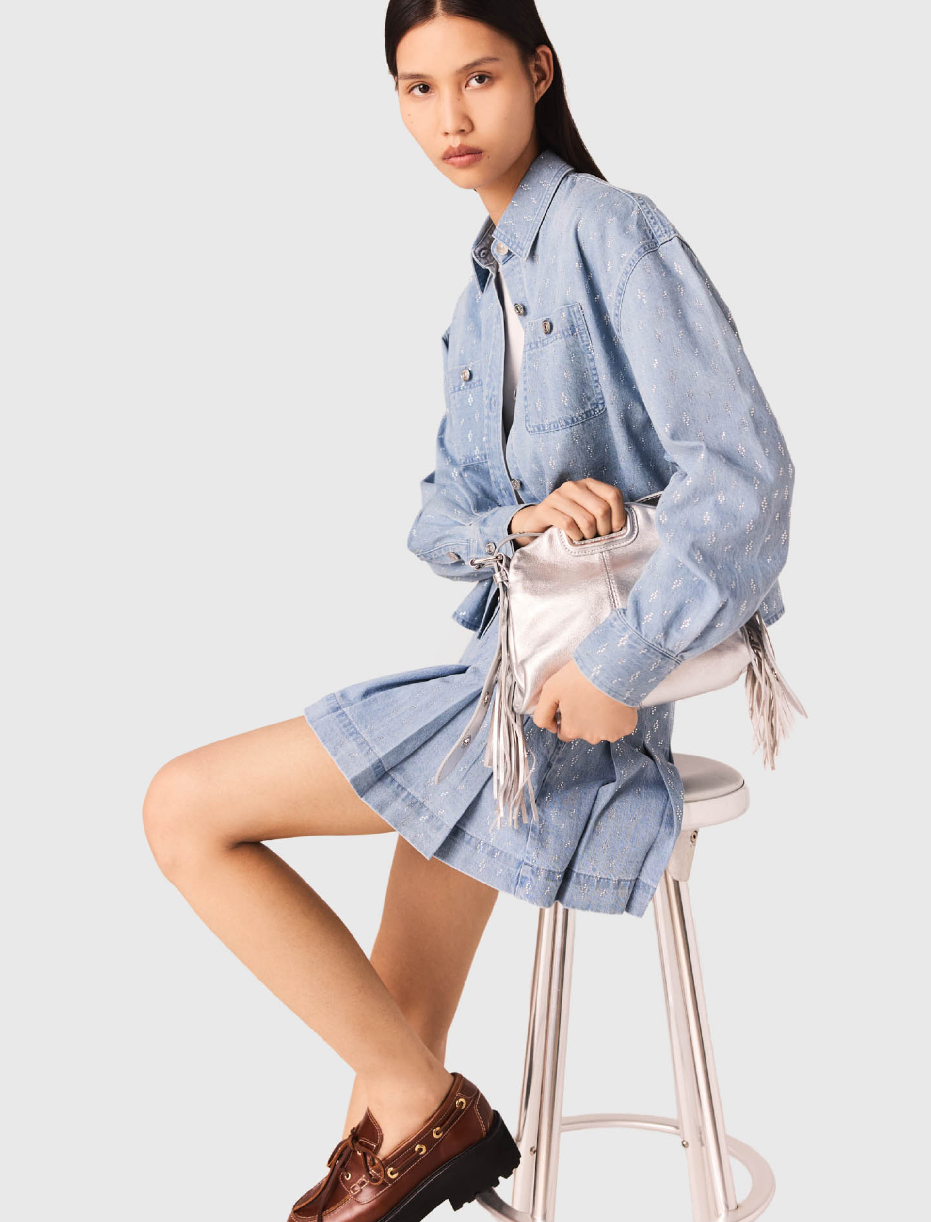 Жіноча коротка джинсова сорочка зі стразами