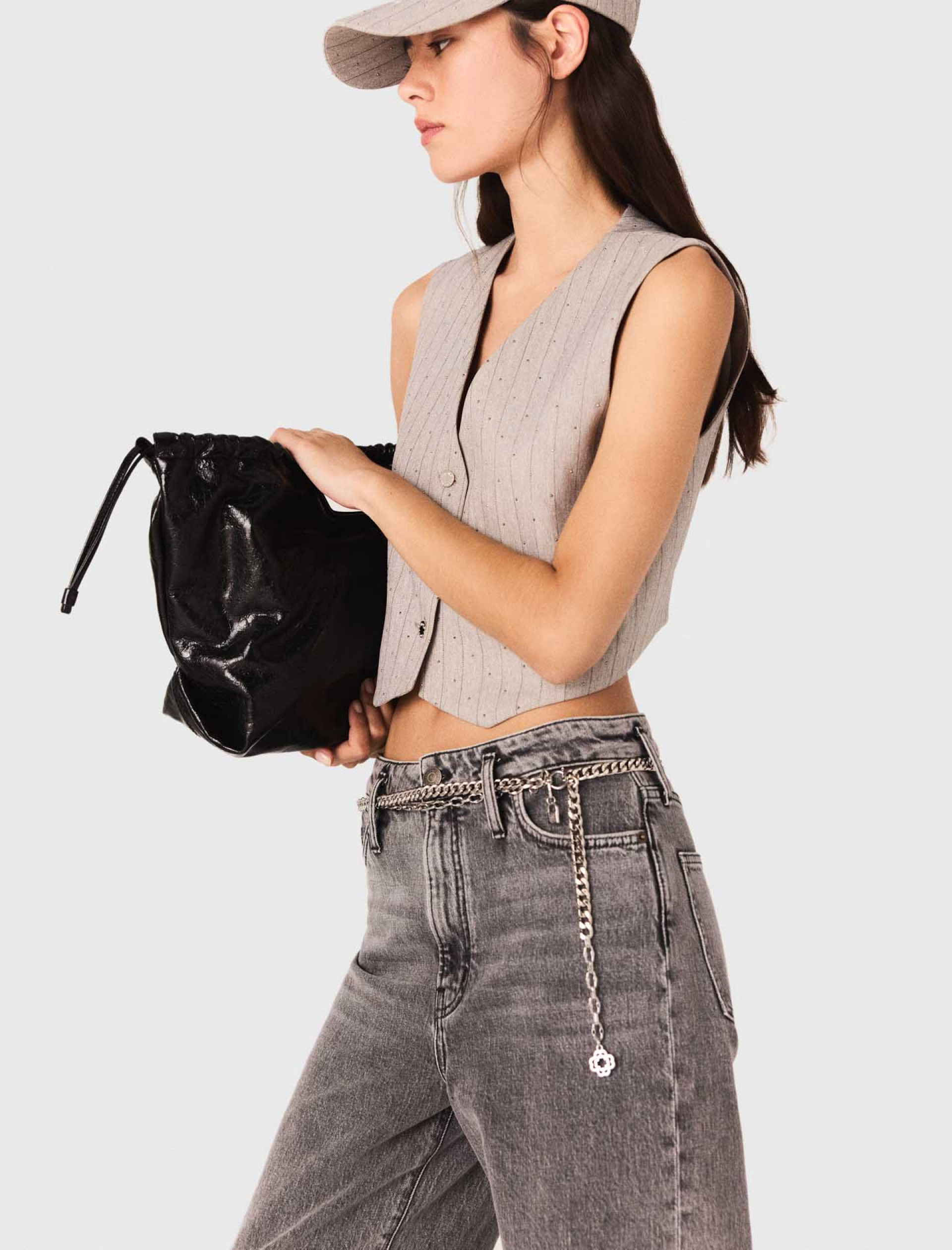 Жіночий сірий жилет зі стразами