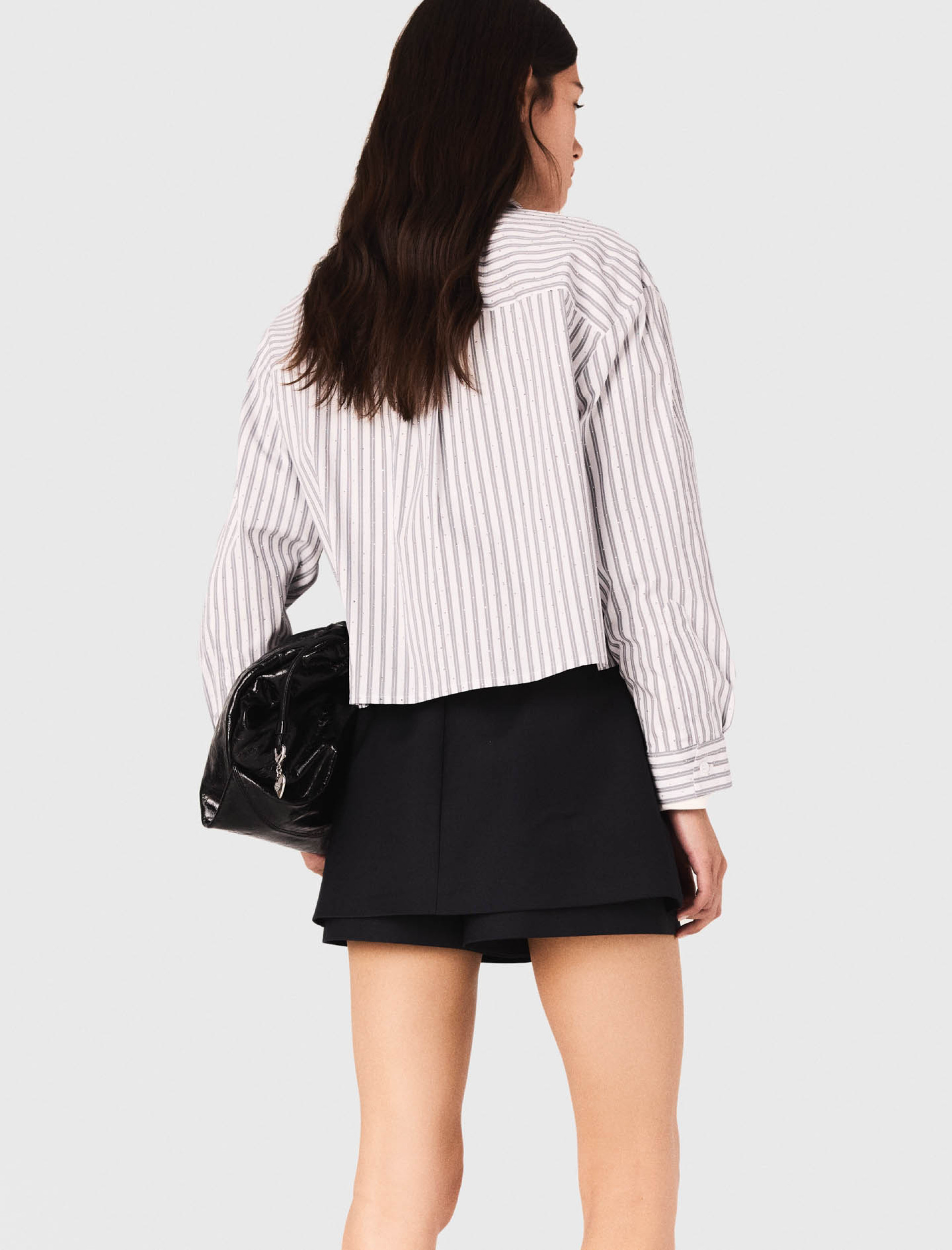 Жіноча смугаста сорочка зі стразами та краваткою Жіноча смугаста сорочка зі стразами та краваткою