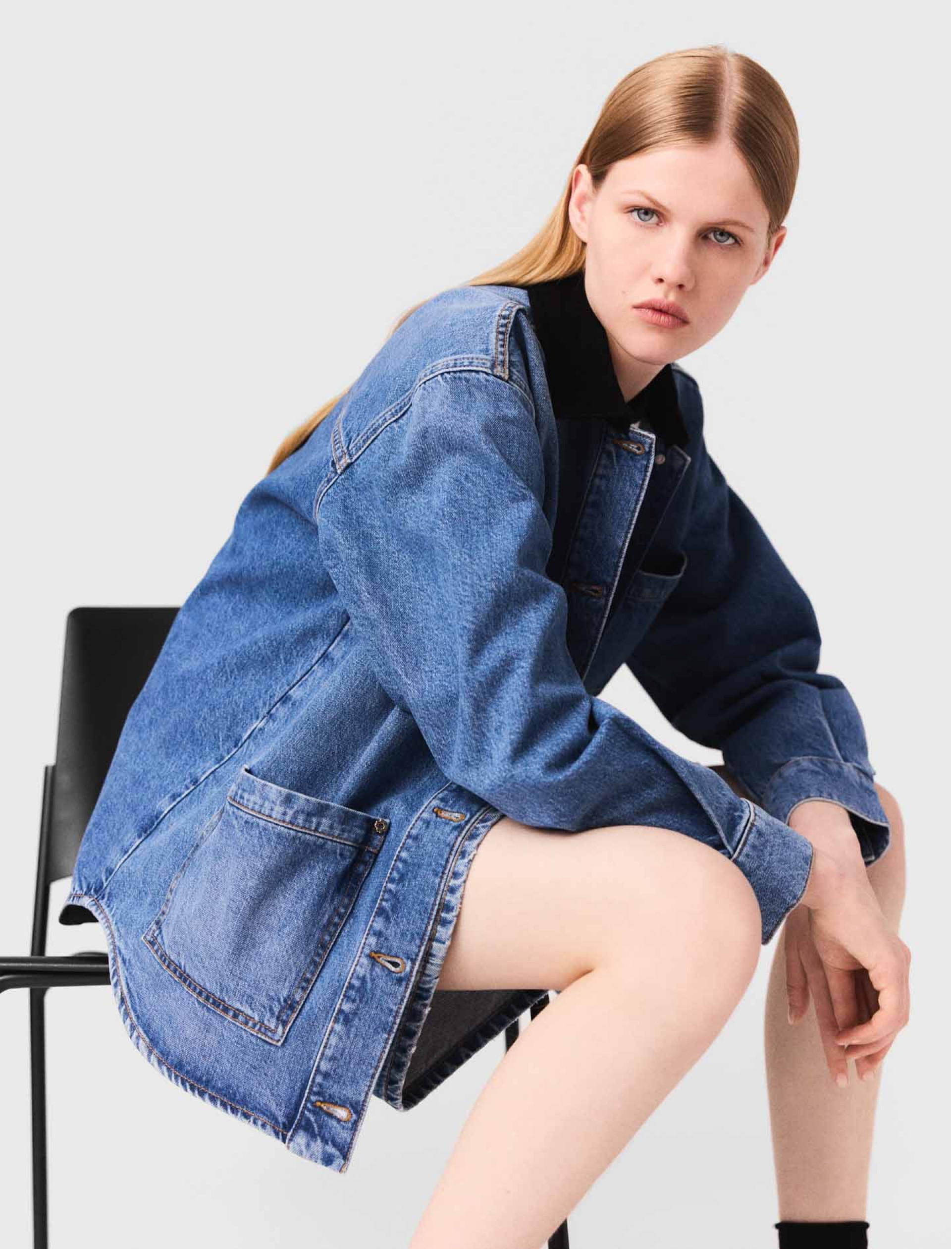 Жіноча джинсова куртка з контрастним коміром