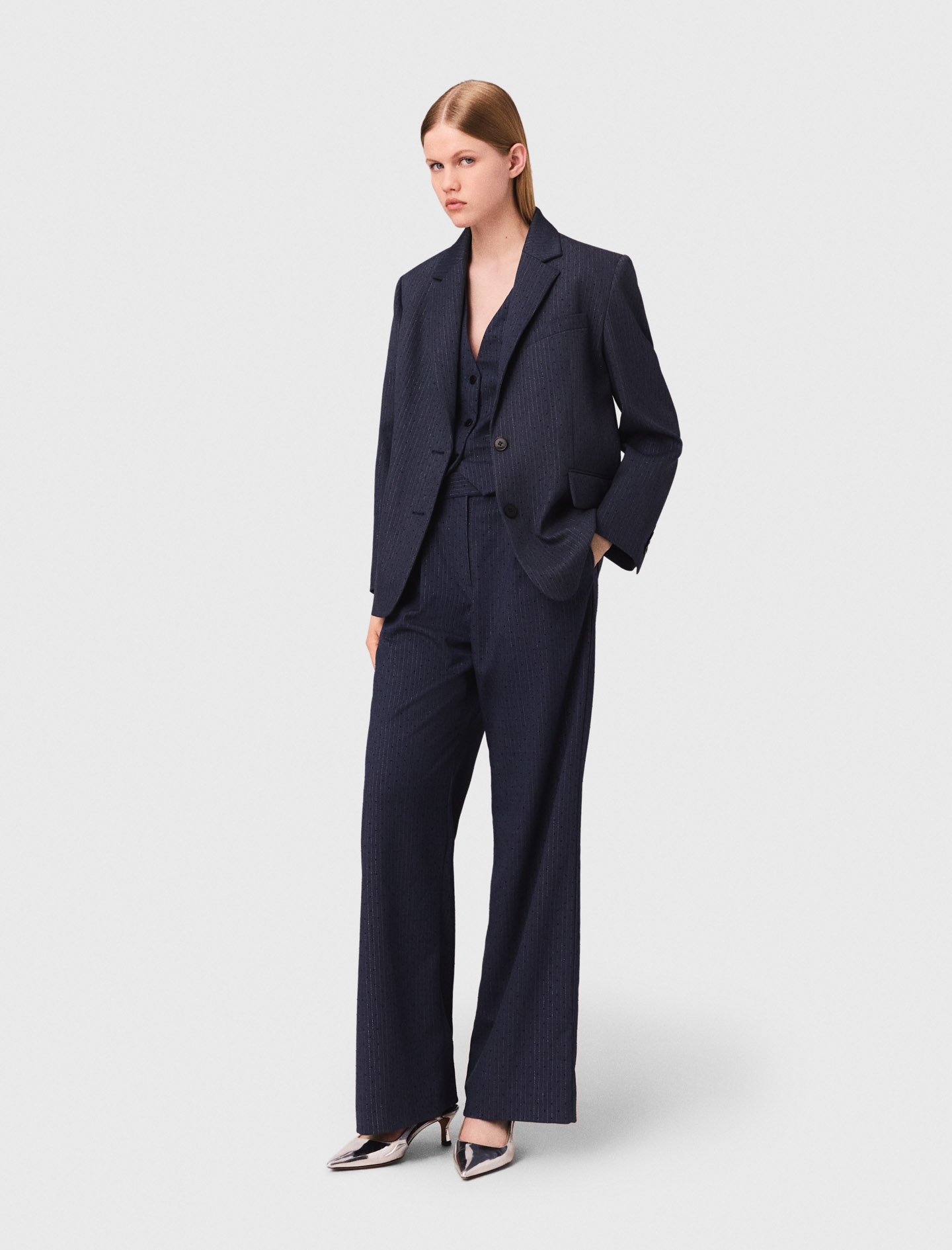 Жіночий синій жакет зі стразами