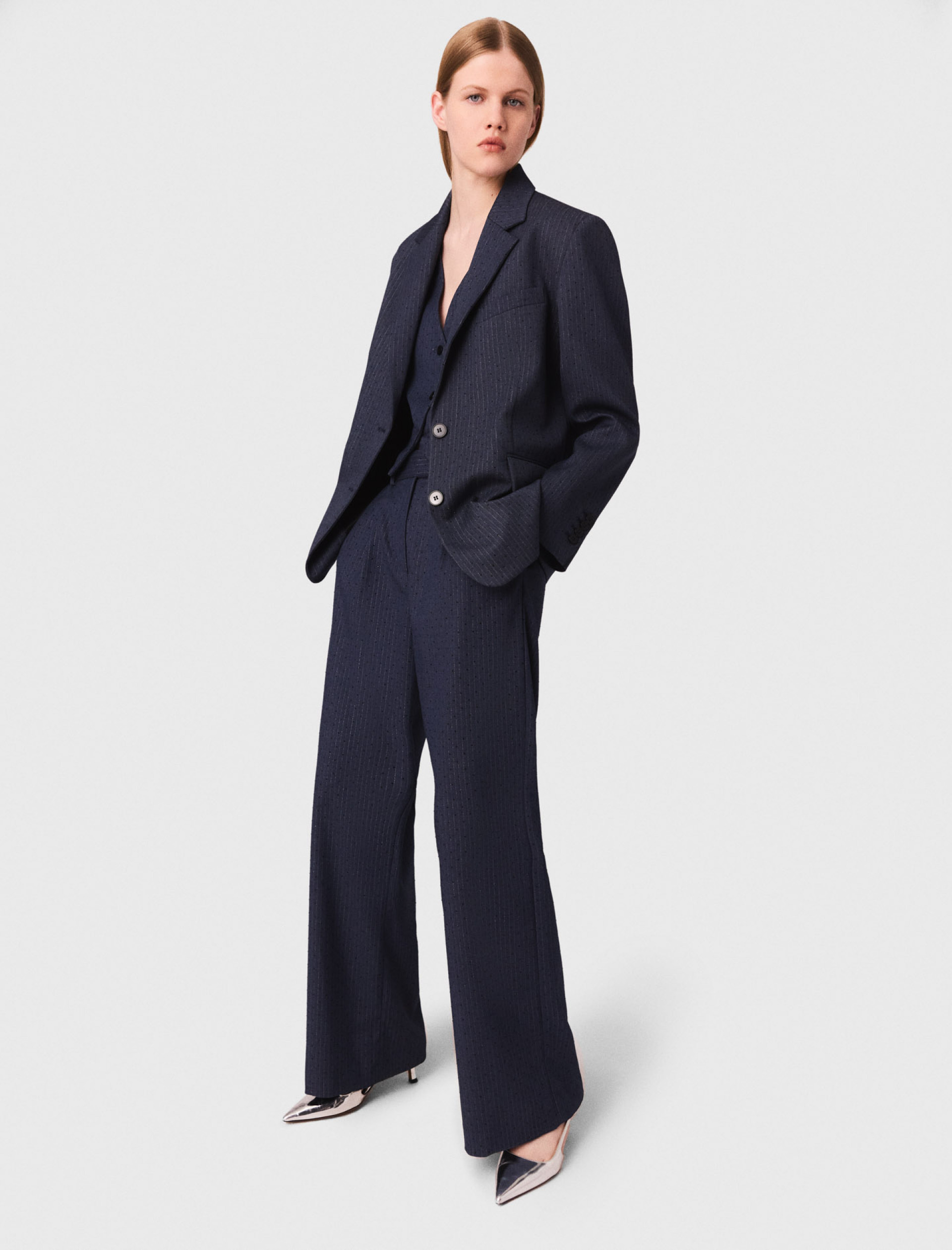 Жіночий синій жакет зі стразами