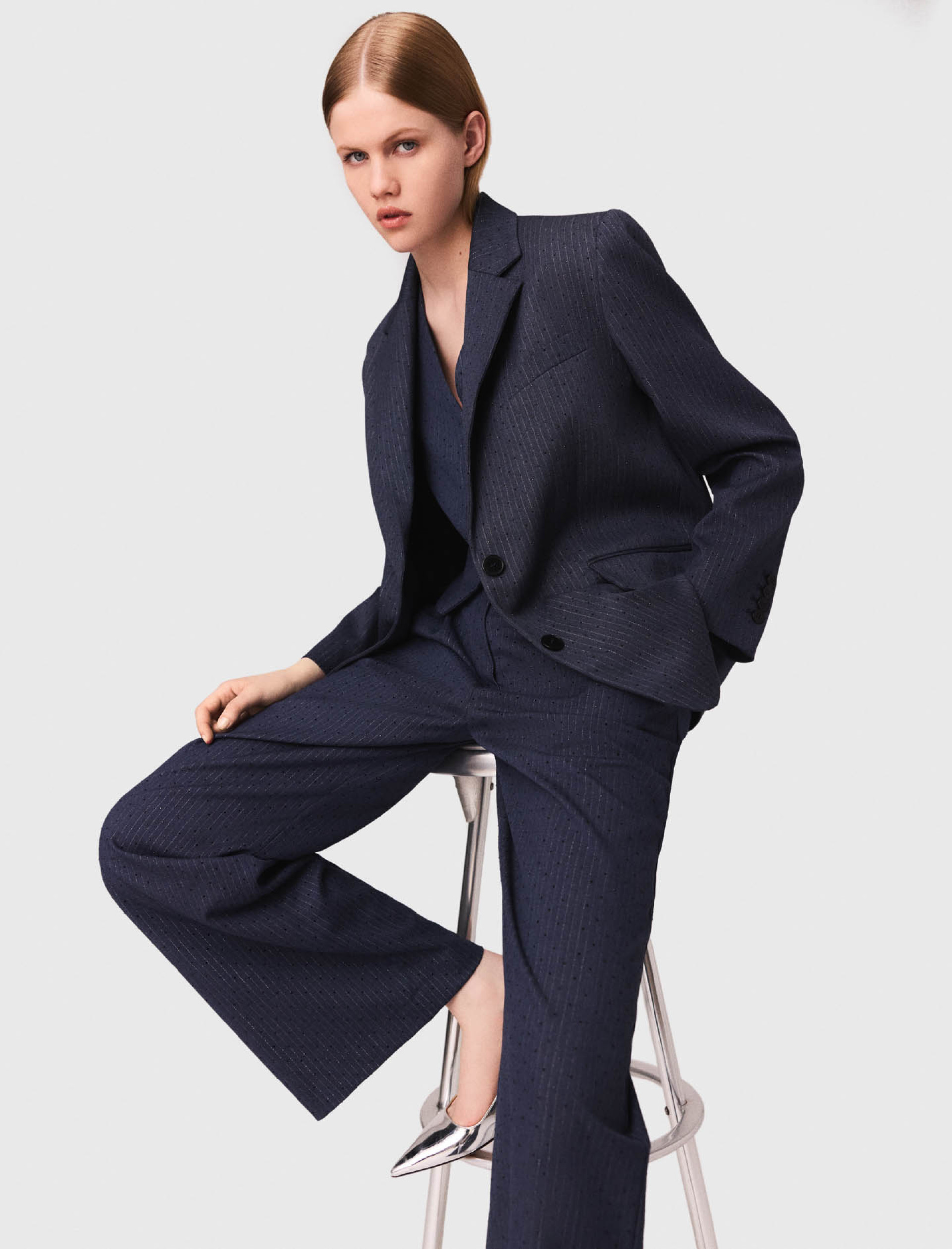 Жіночий синій жакет зі стразами