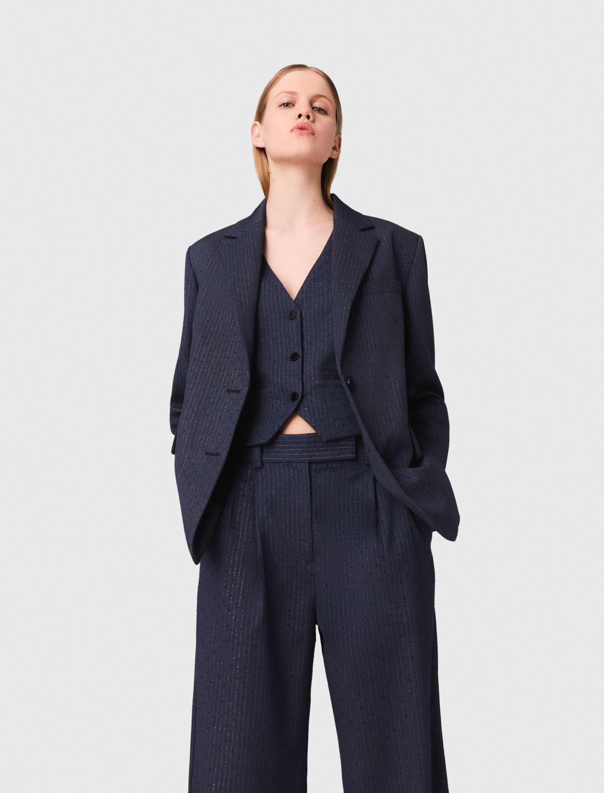 Жіночий синій жакет зі стразами