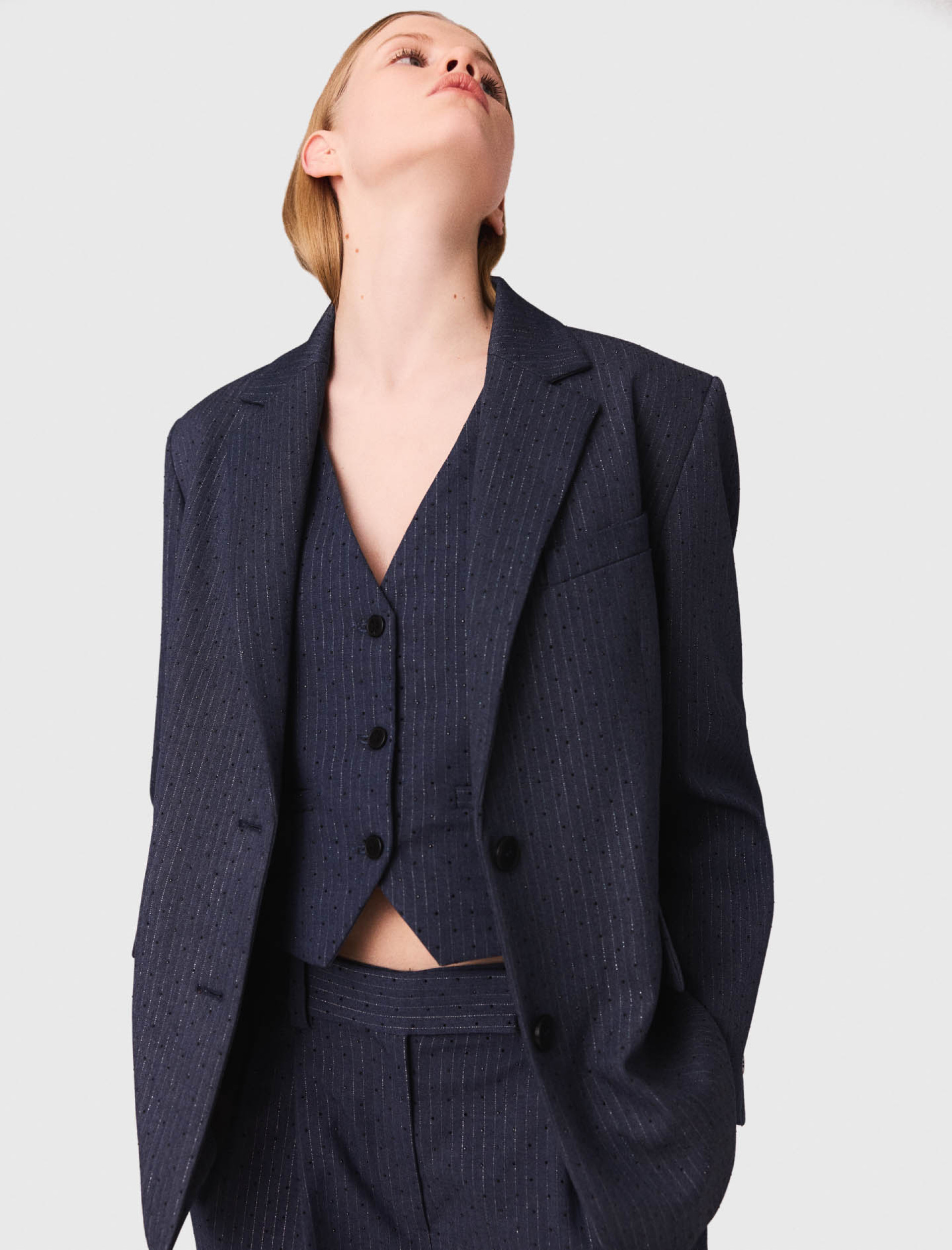 Жіночий синій жакет зі стразами