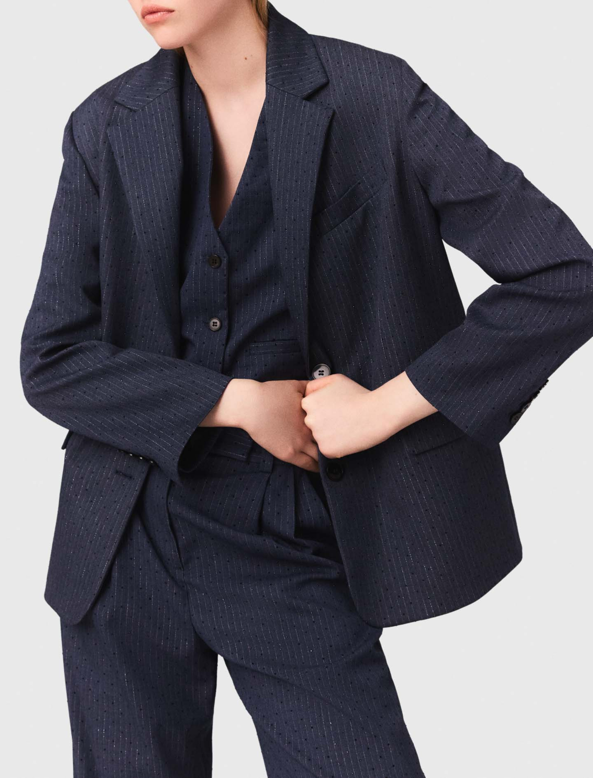 Жіночий синій жакет зі стразами