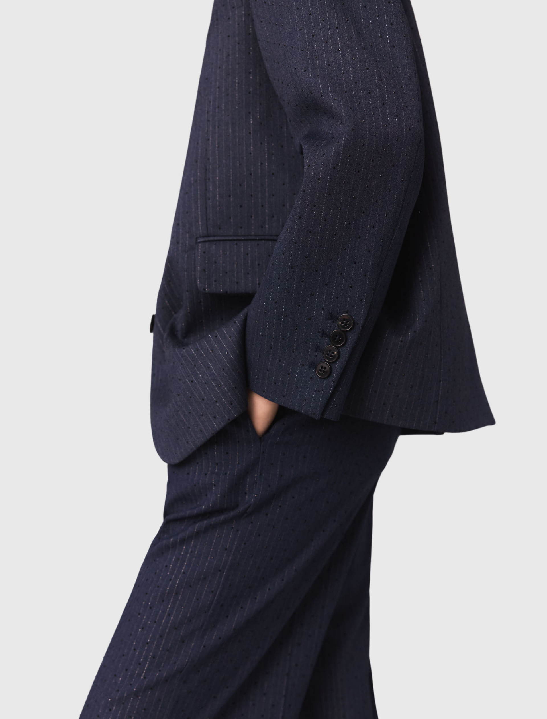 Жіночий синій жакет зі стразами