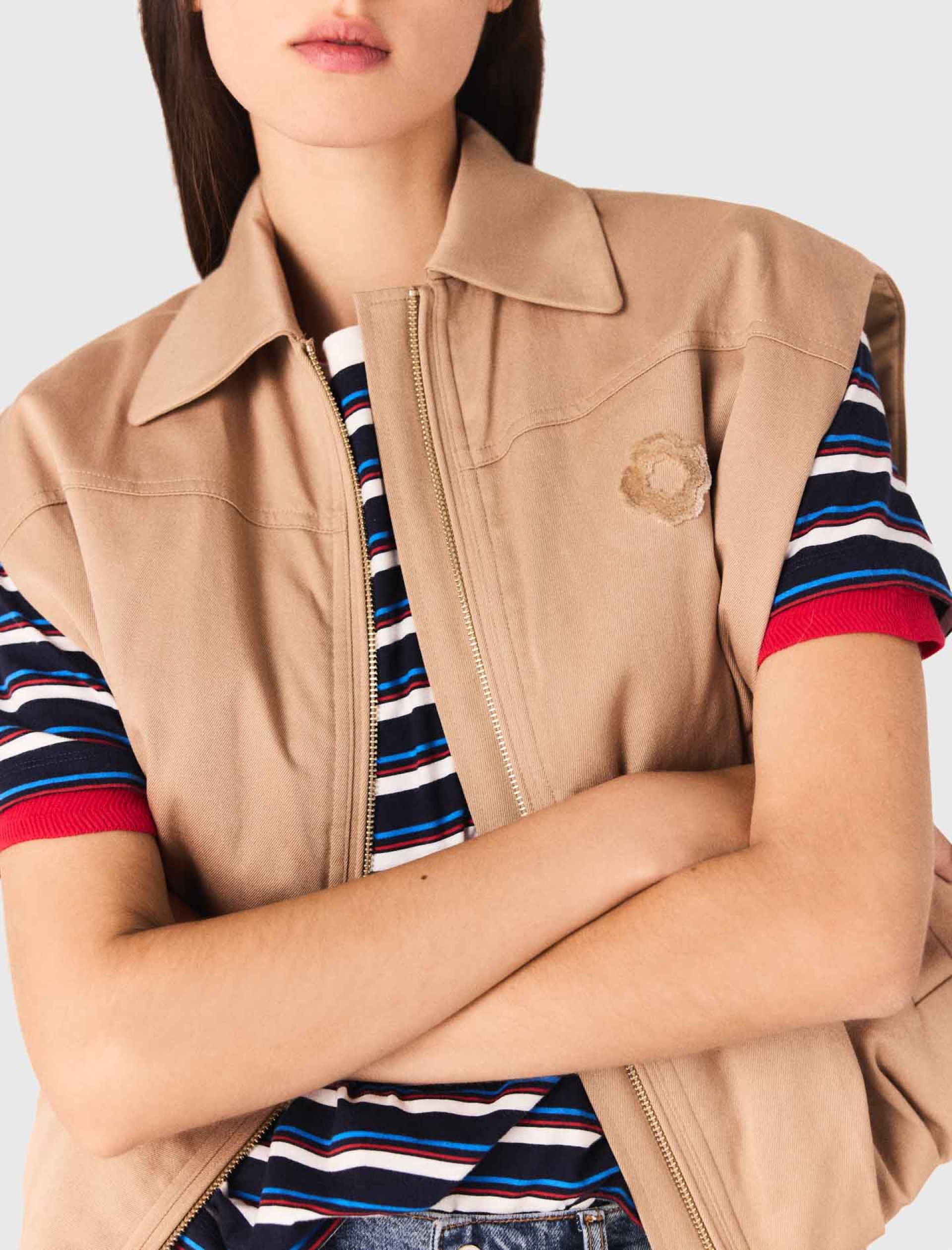 Женский бежевый жилет Женский бежевый жилет