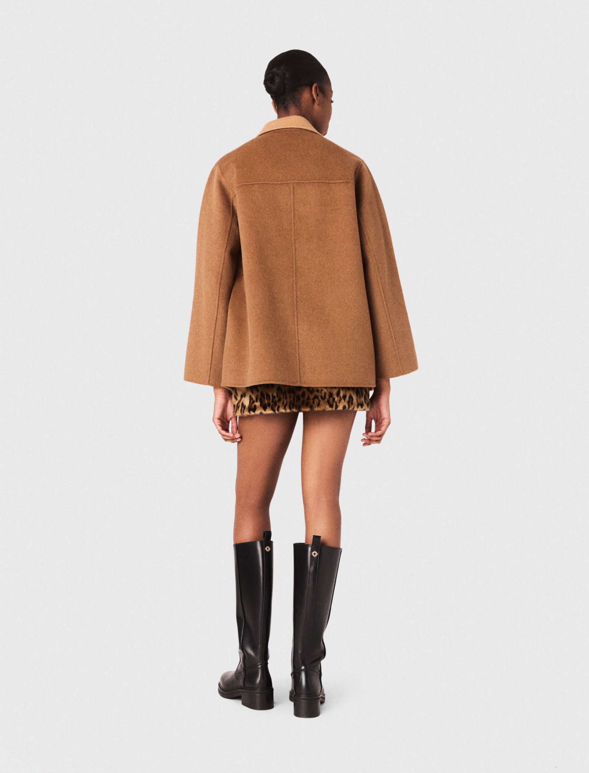 Жіноче коротке вовняне пальто