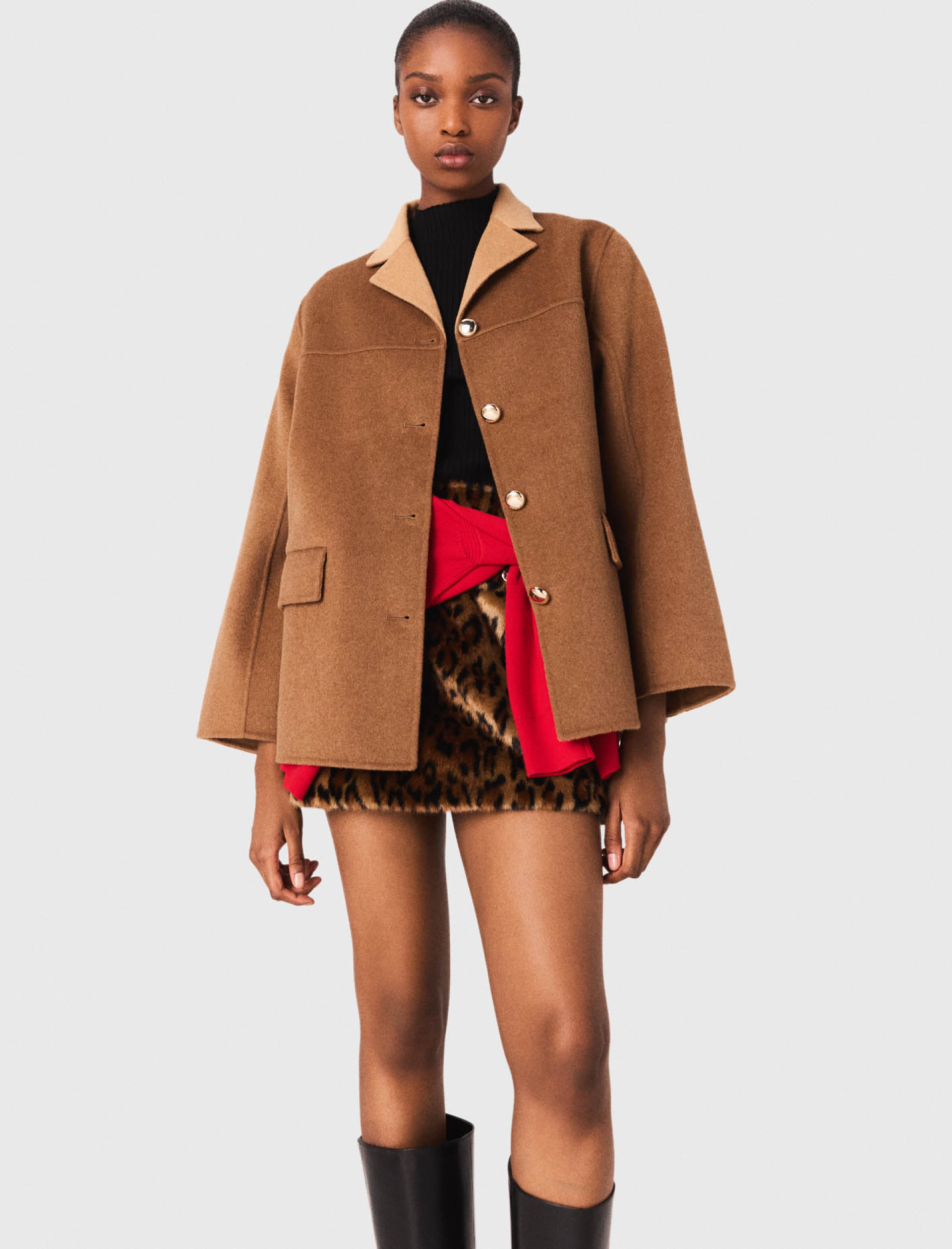 Жіноче коротке вовняне пальто