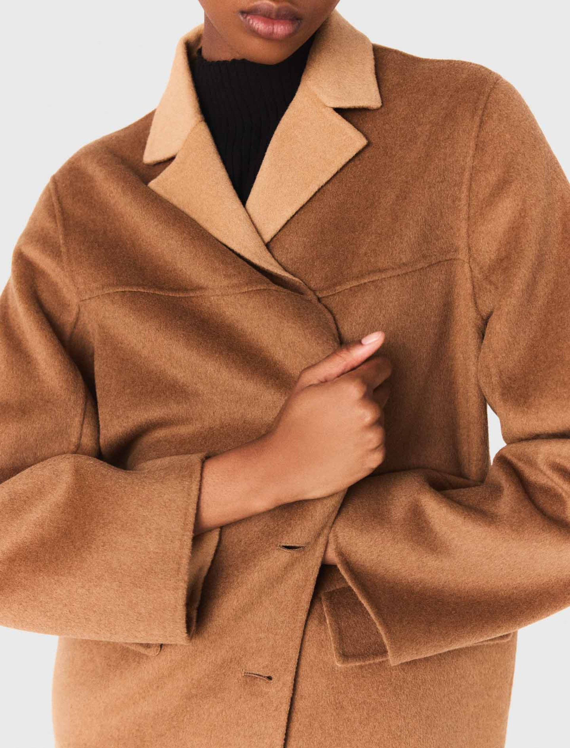 Жіноче коротке вовняне пальто