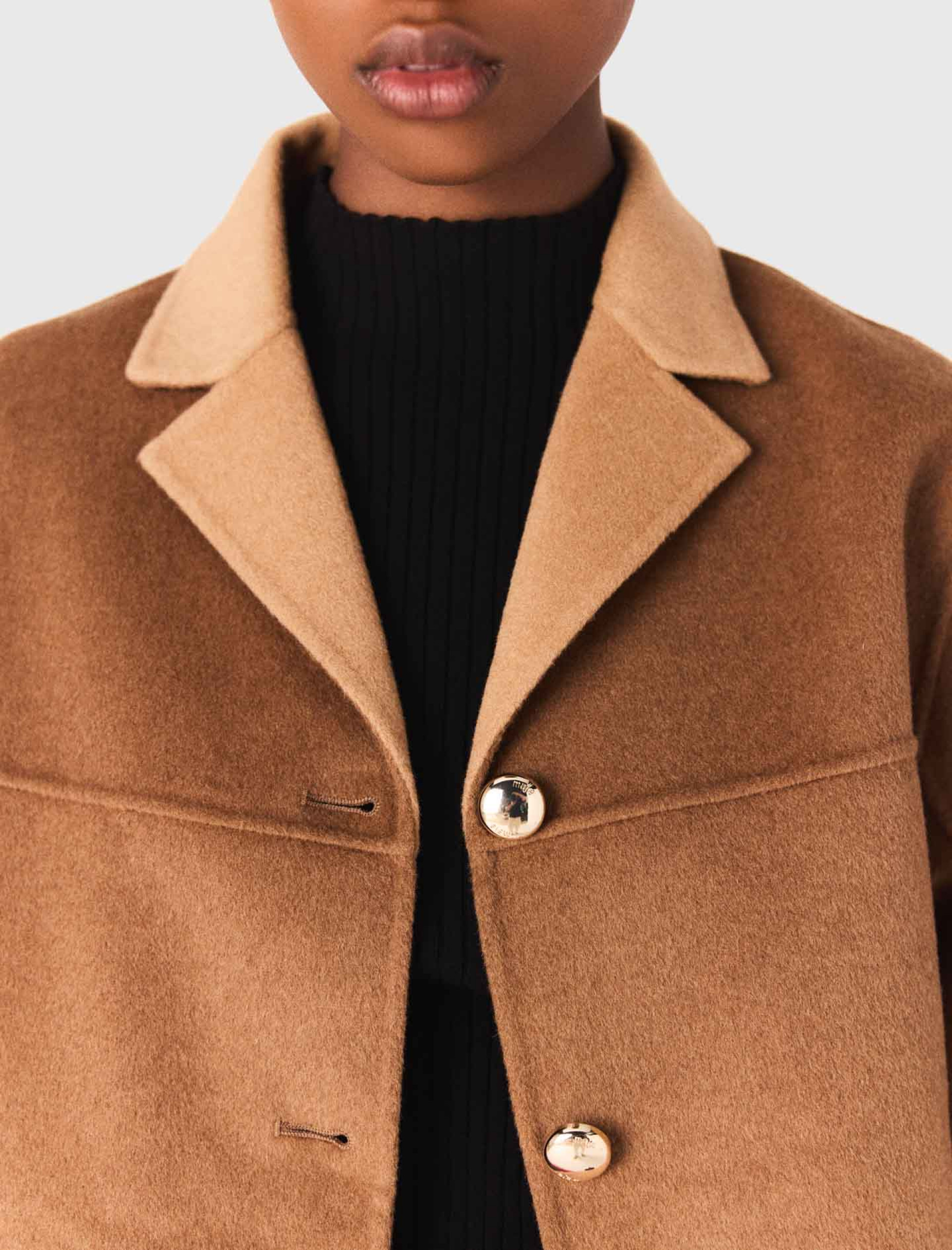 Жіноче коротке вовняне пальто