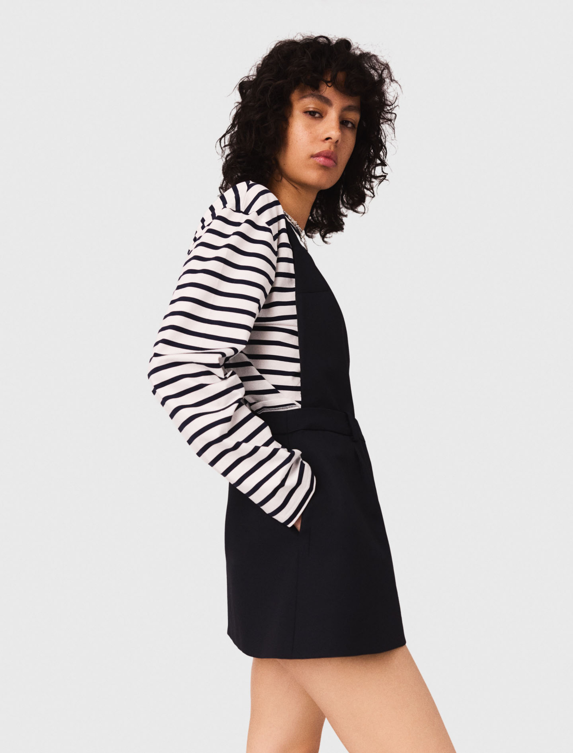 Женское платье-сарафан на бретелях