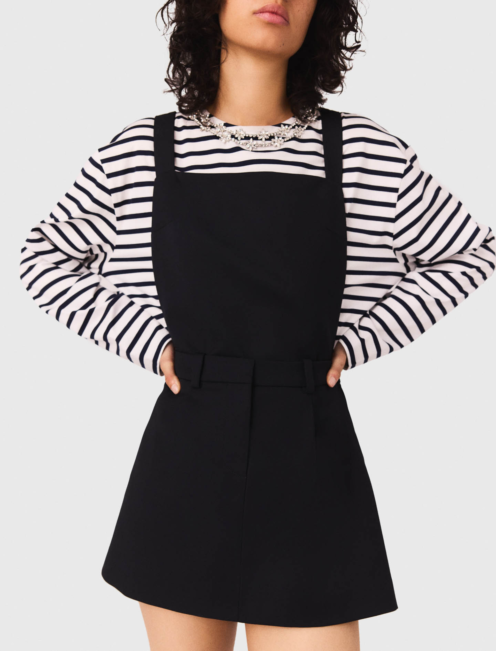 Женское платье-сарафан на бретелях