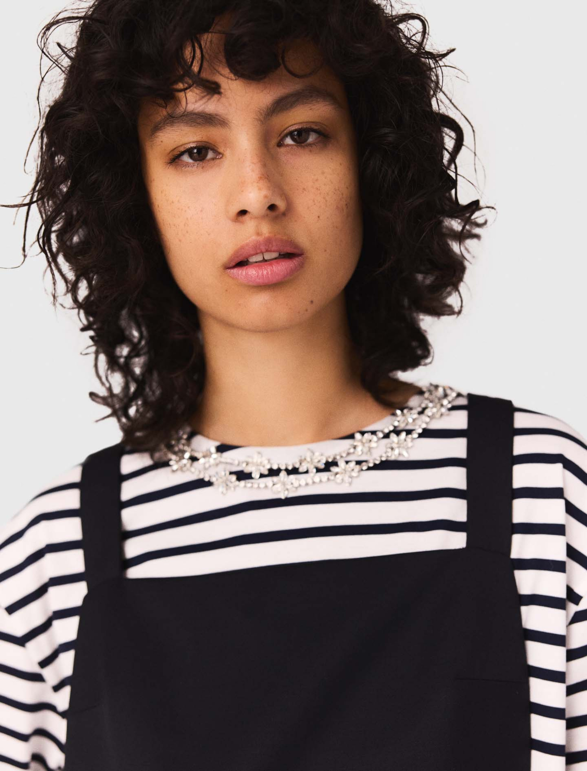 Женское платье-сарафан на бретелях