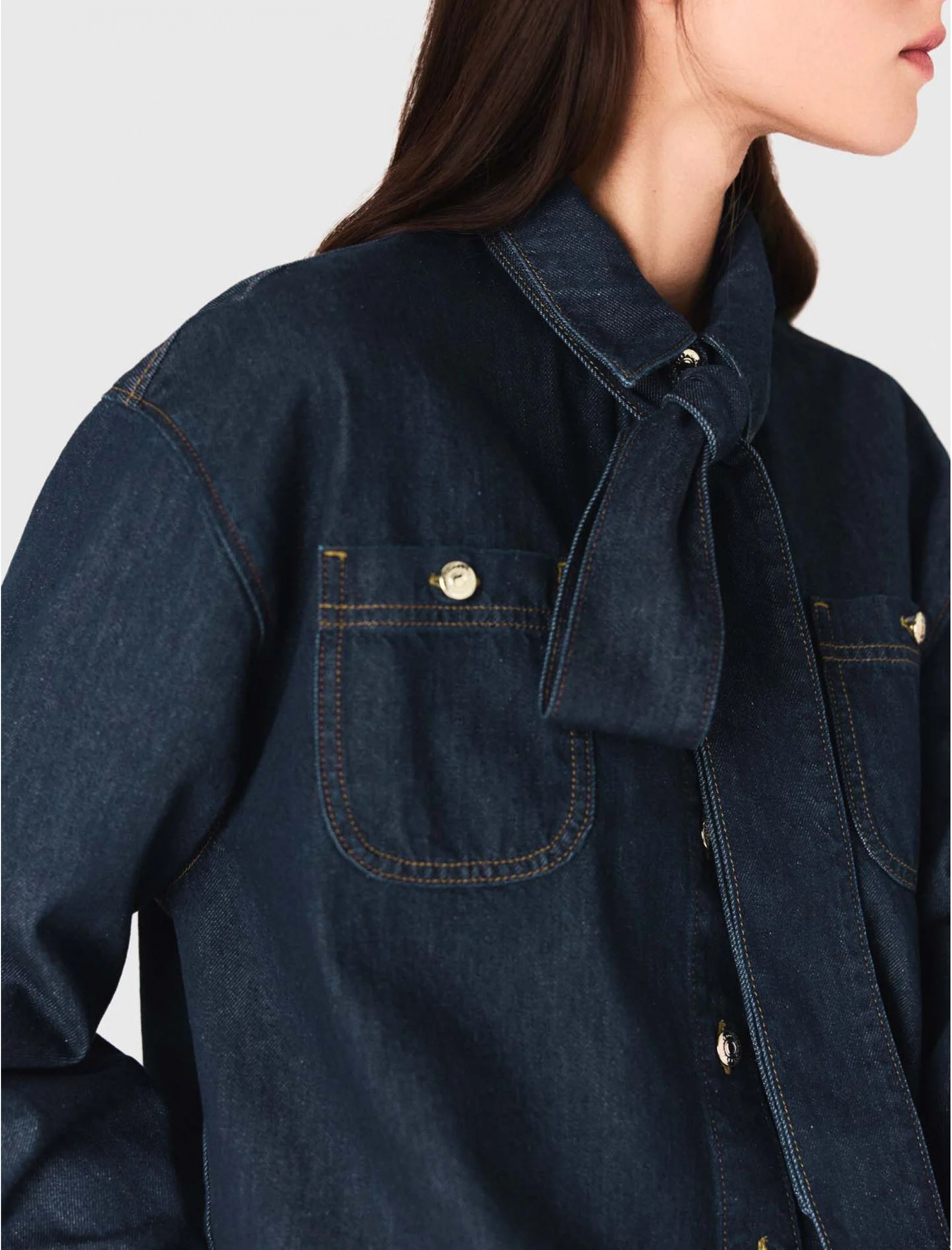 Жіноча джинсова сорочка з аскотом