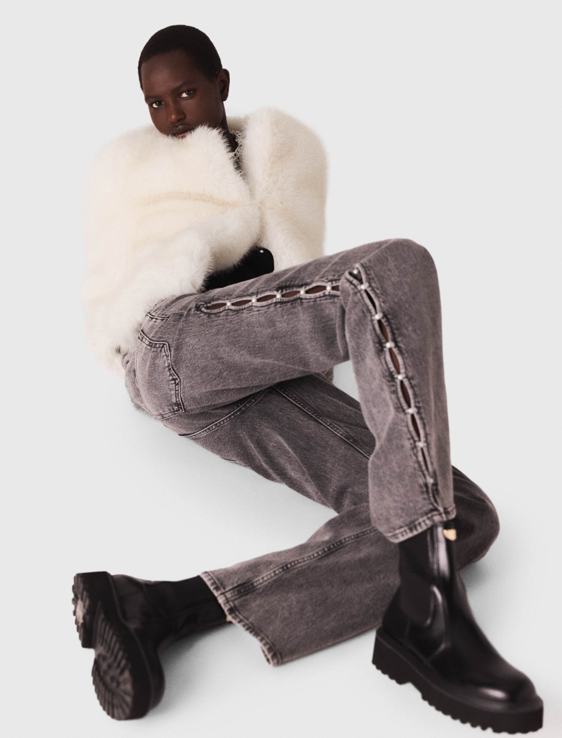 Жіночі широкі джинси прикрашені перлами