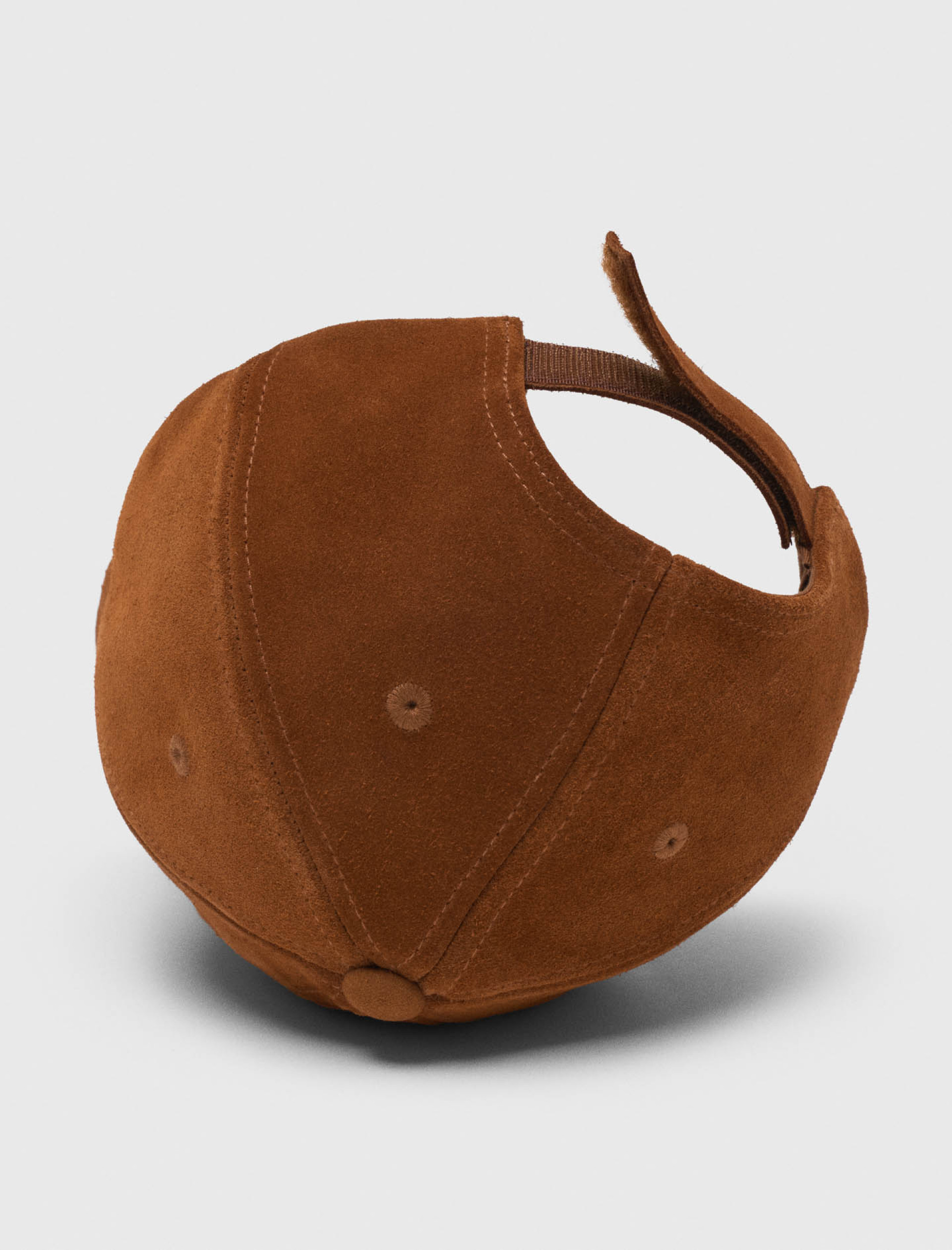 Жіноча коричнева замшева кепка Жіноча коричнева замшева кепка