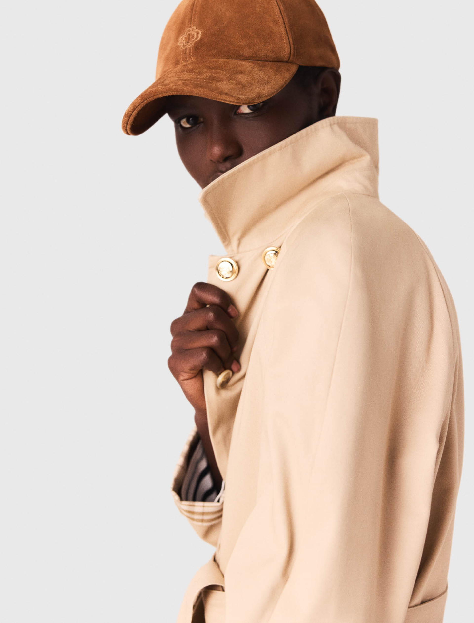 Жіночий тренч з контрастними рукавами і коміром Жіночий тренч з контрастними рукавами і коміром