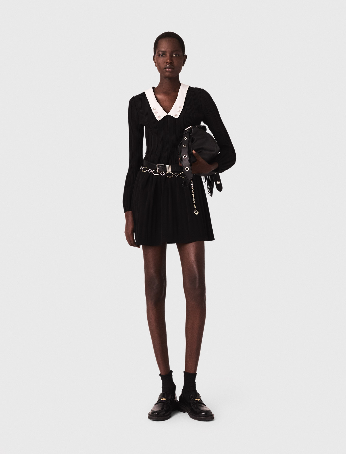 Жіноа плісирована сукня зі з'ємним коміром