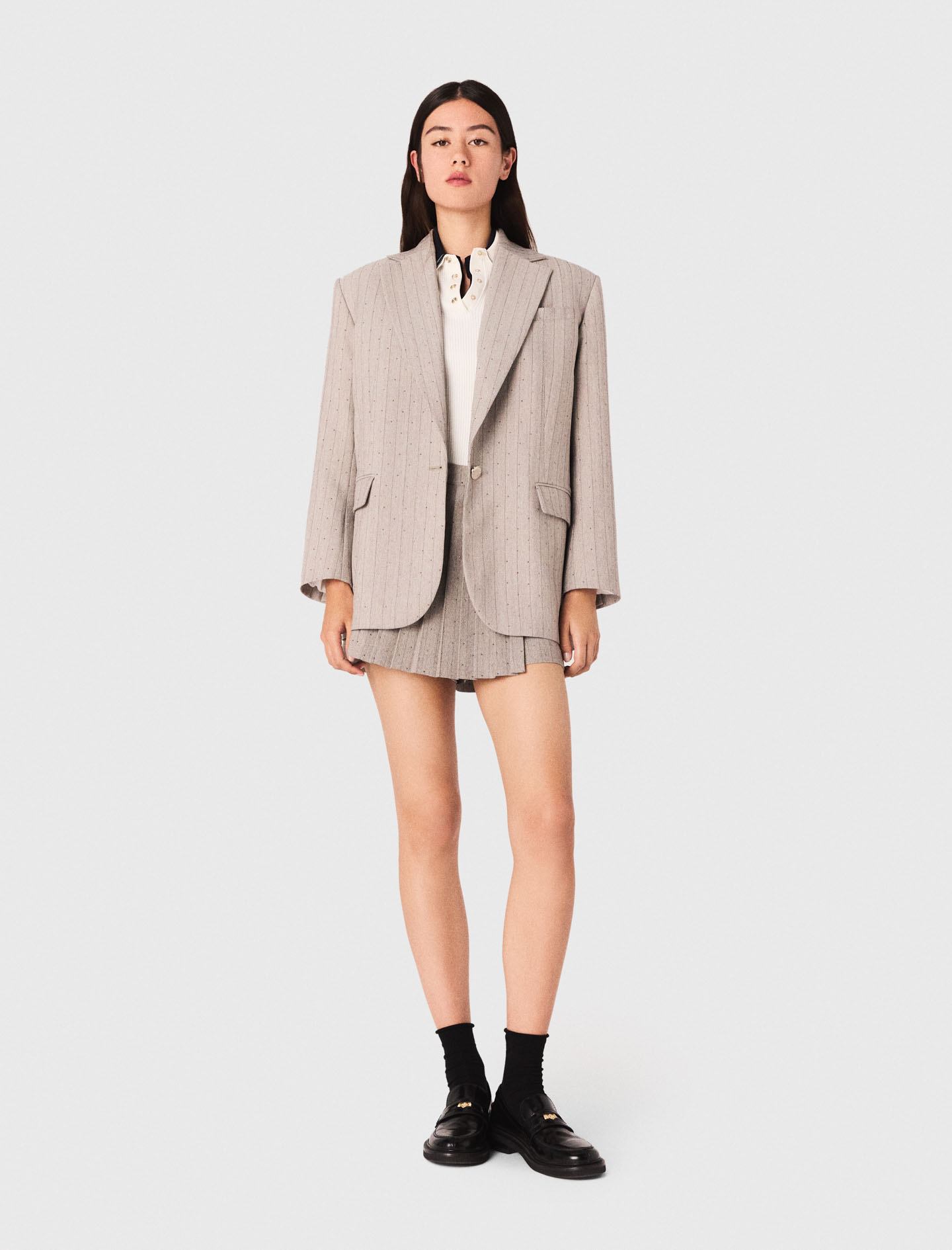 Женский серый жакет со стразами