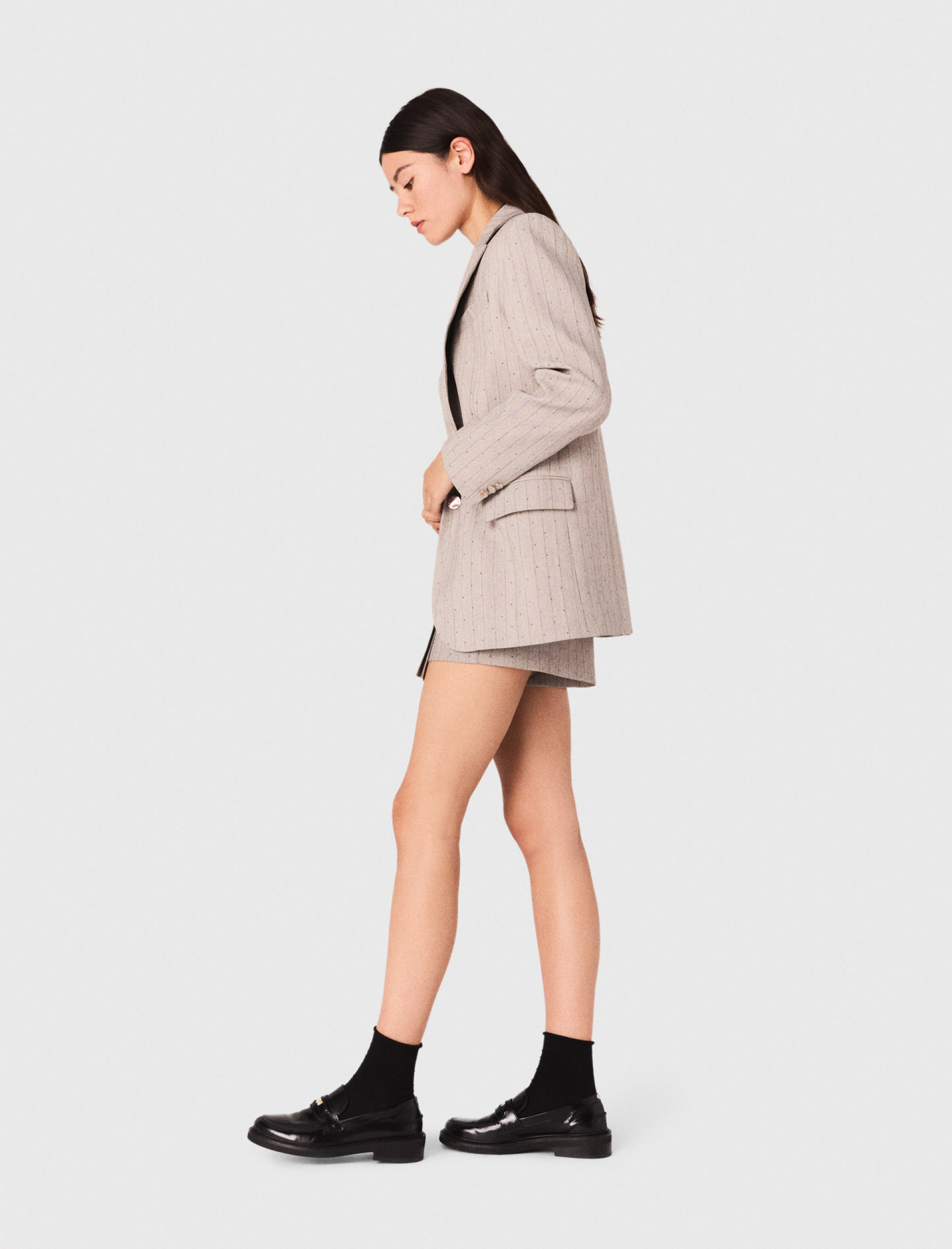 Женский серый жакет со стразами