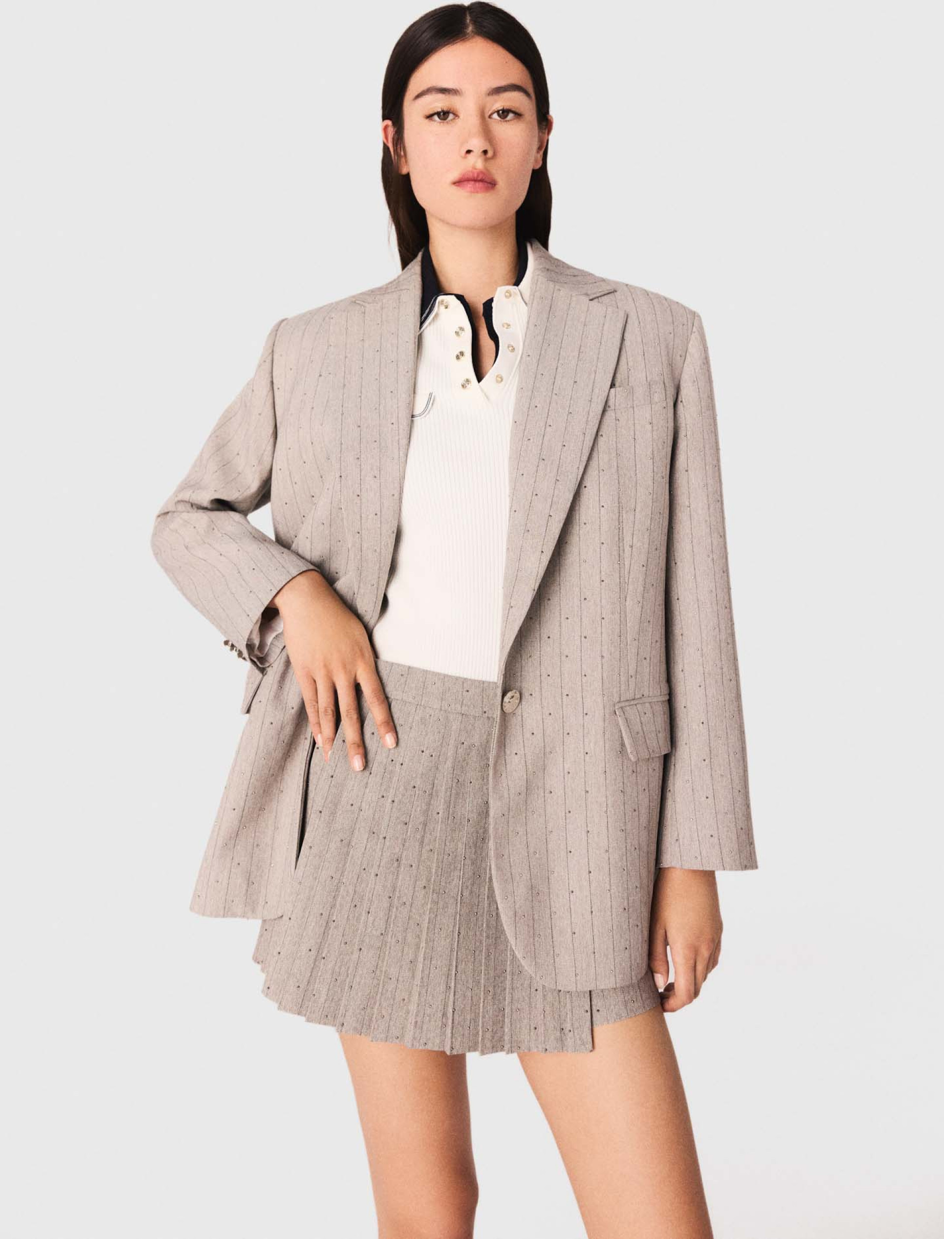 Женский серый жакет со стразами