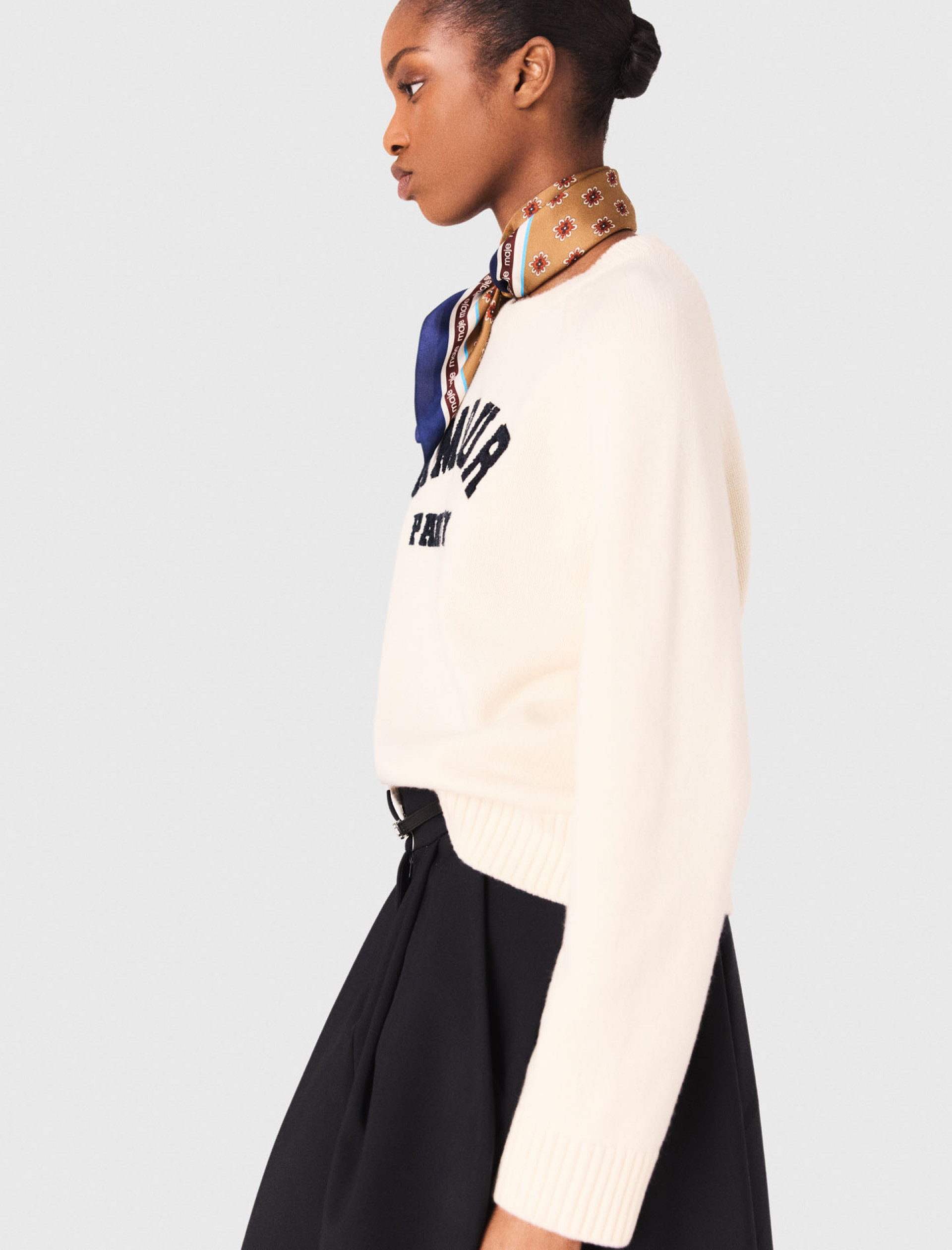 Жіночий молочний вовняний светр