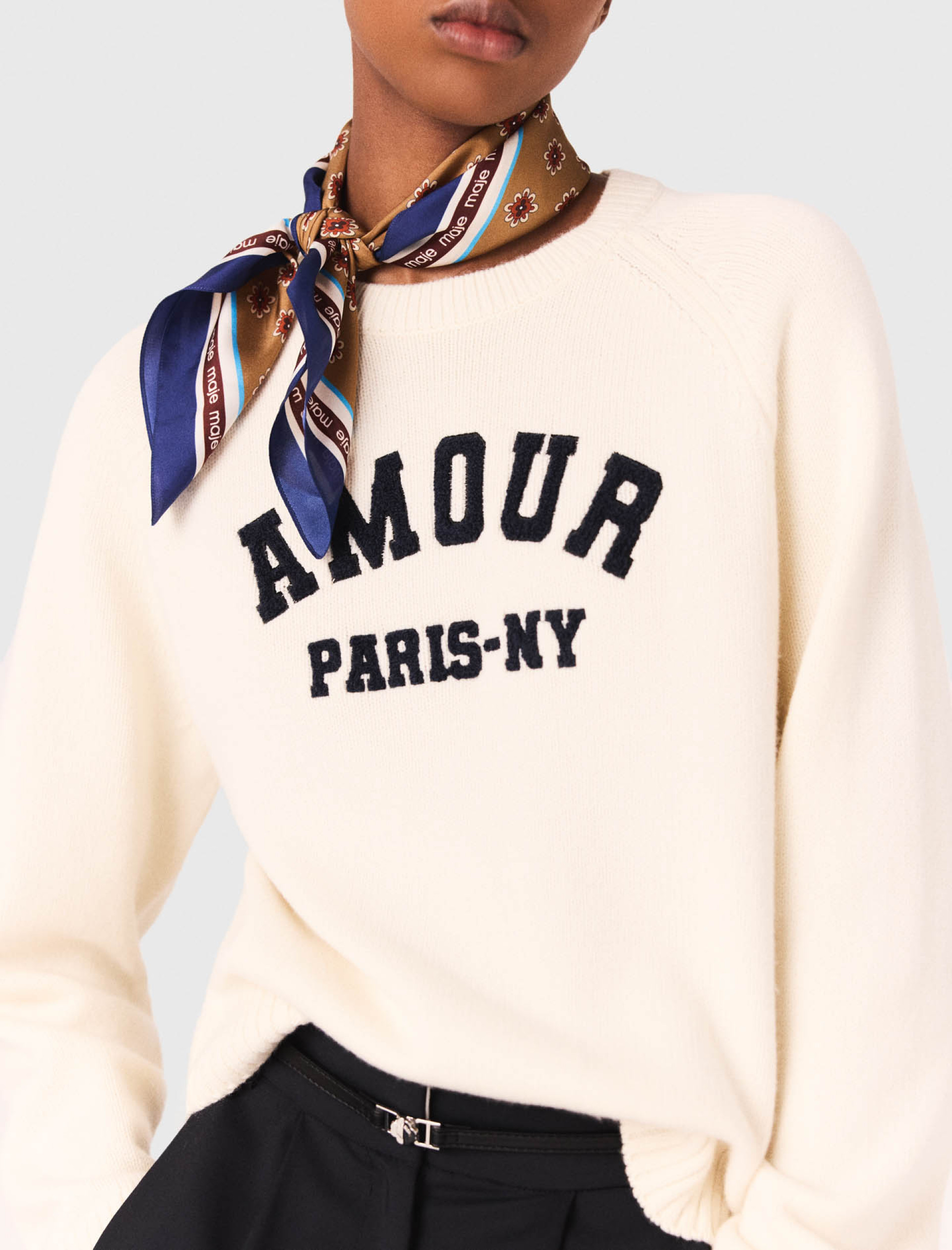 Жіночий молочний вовняний светр