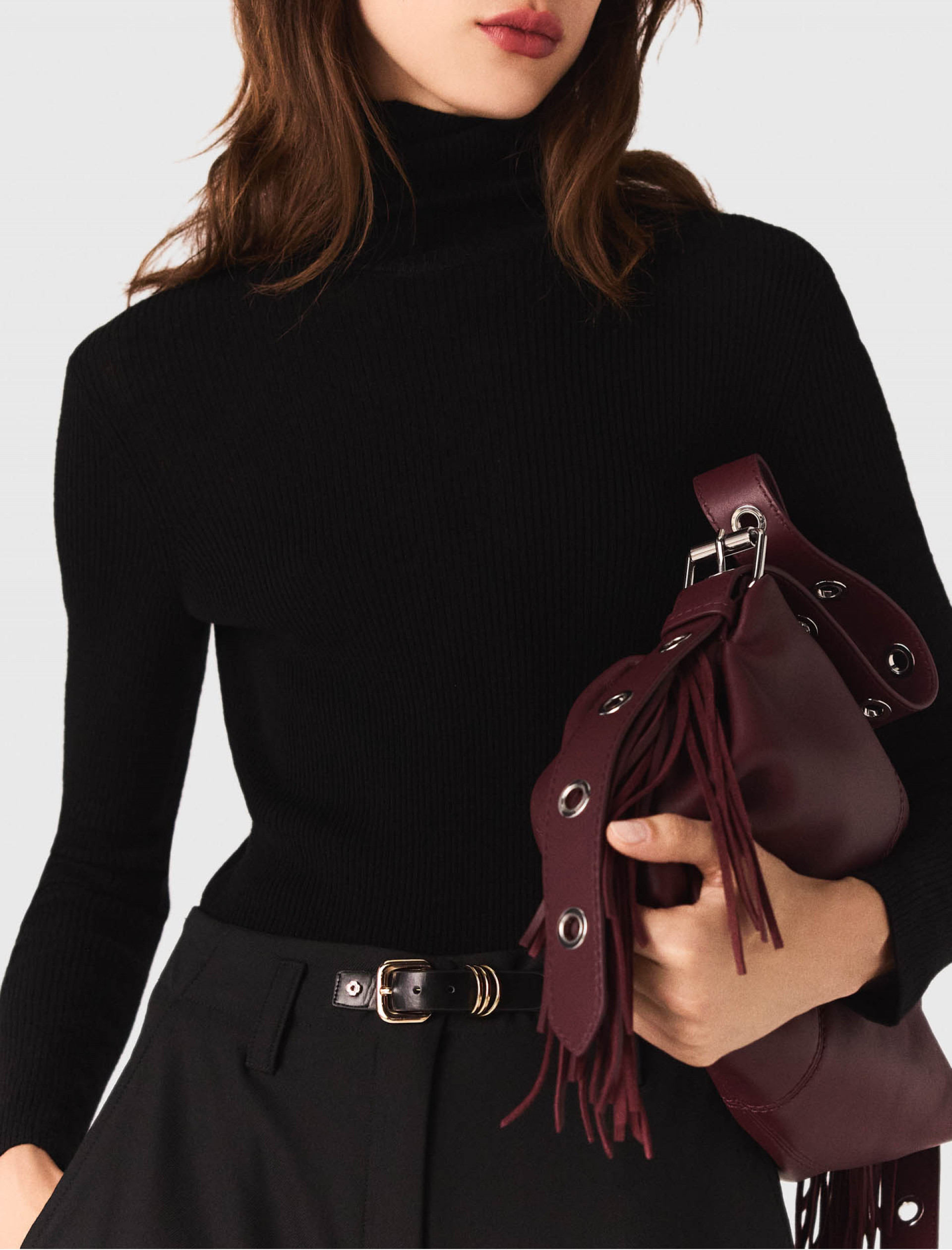 Женский черный гольф в рубчик