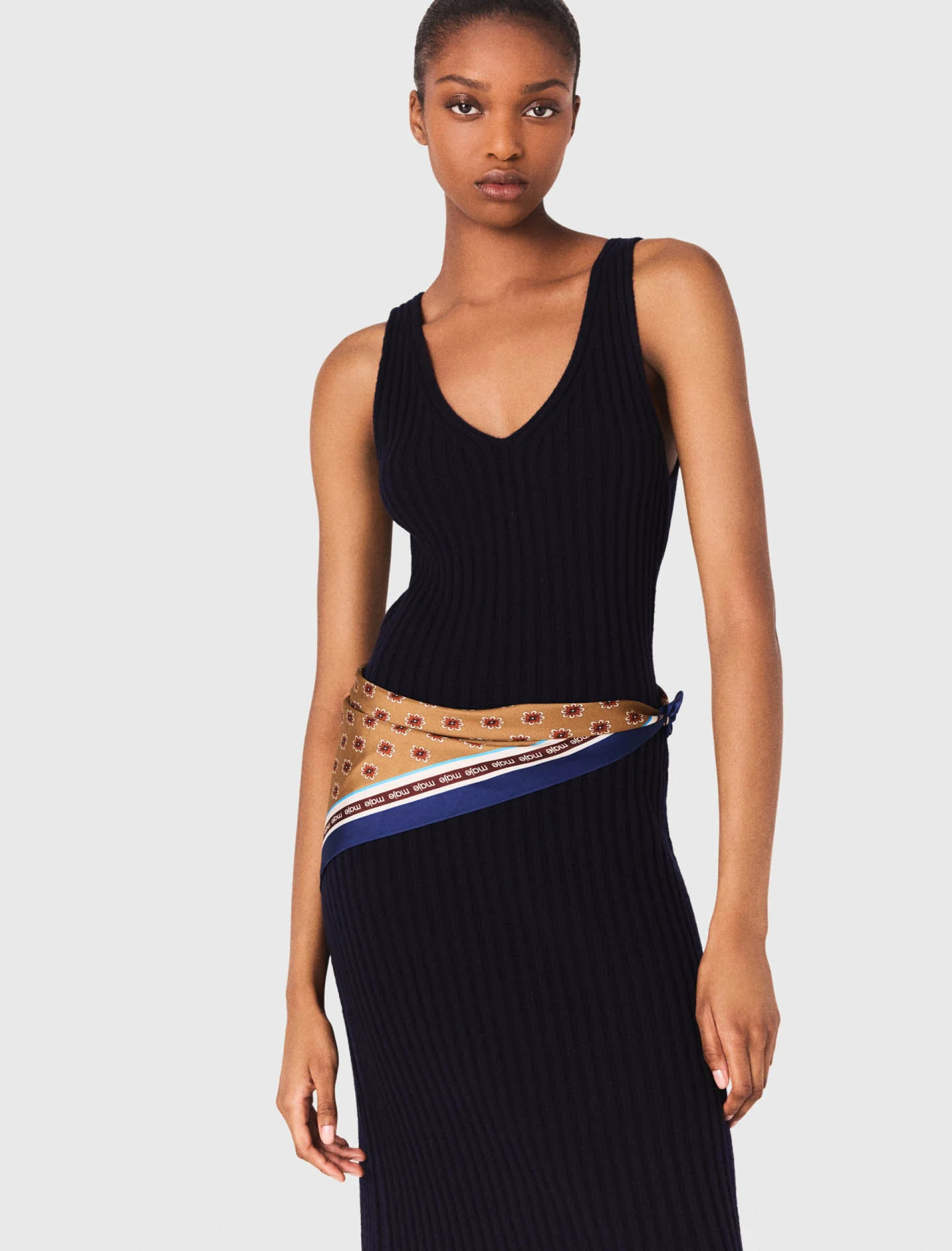 Жіноча в'язана сукня зі знімним джемпером Жіноча в'язана сукня зі знімним джемпером