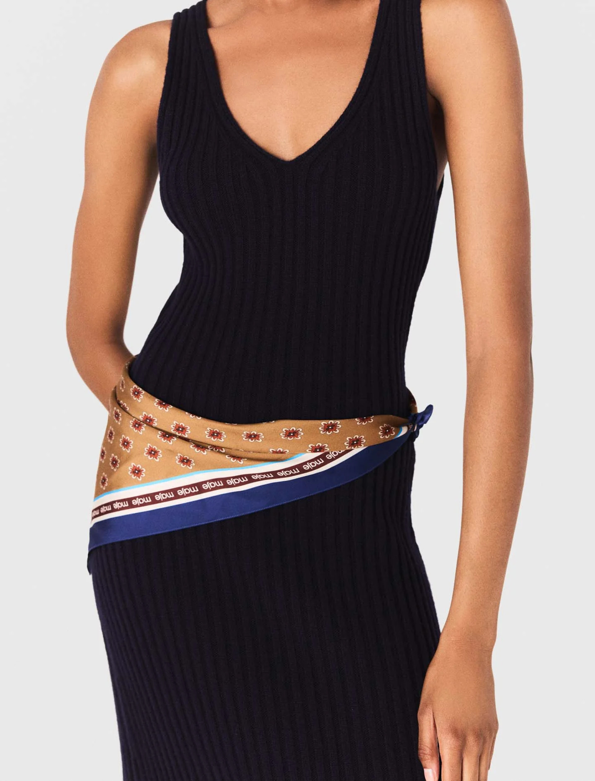 Жіноча в'язана сукня зі знімним джемпером Жіноча в'язана сукня зі знімним джемпером