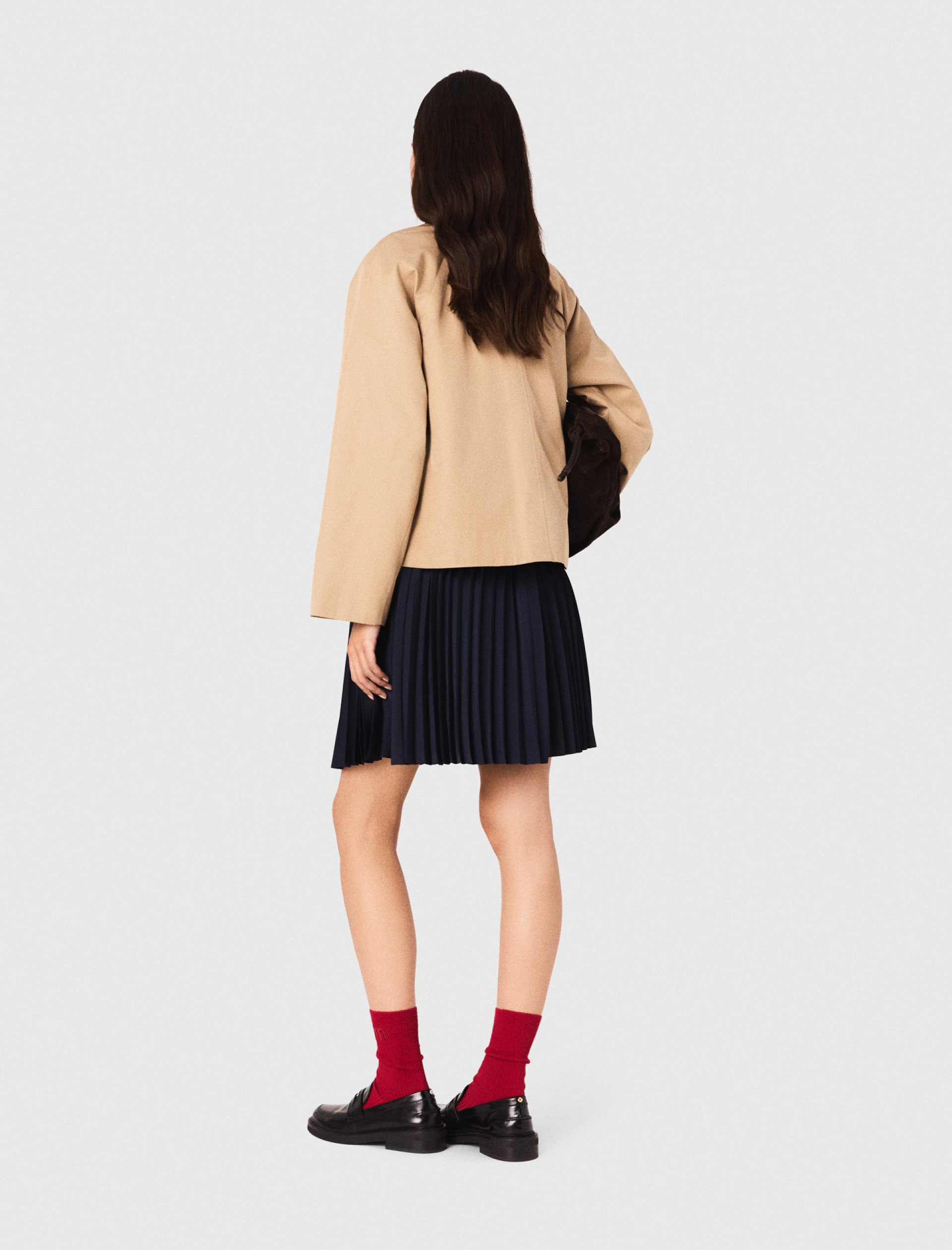 Женская куртка А-силуэта с контрастным воротником