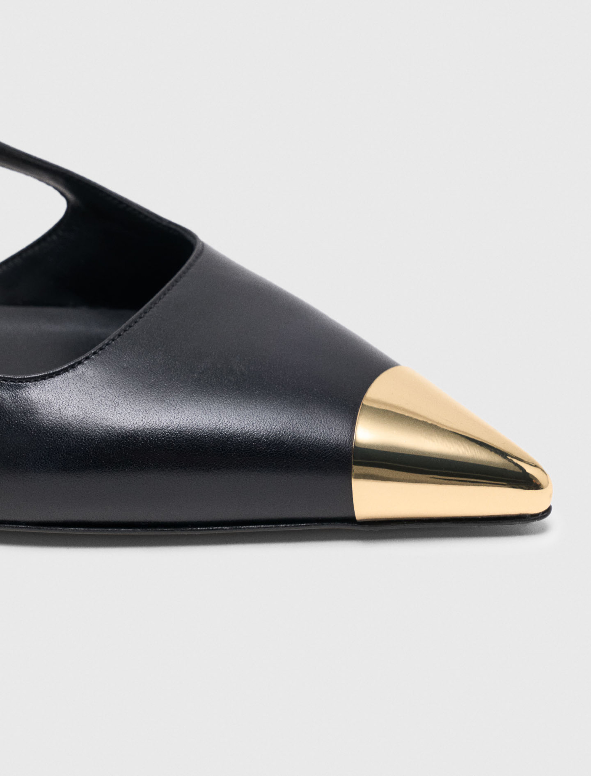 Жіночі туфлі-човники з металевим носком і відкритою п'ятою