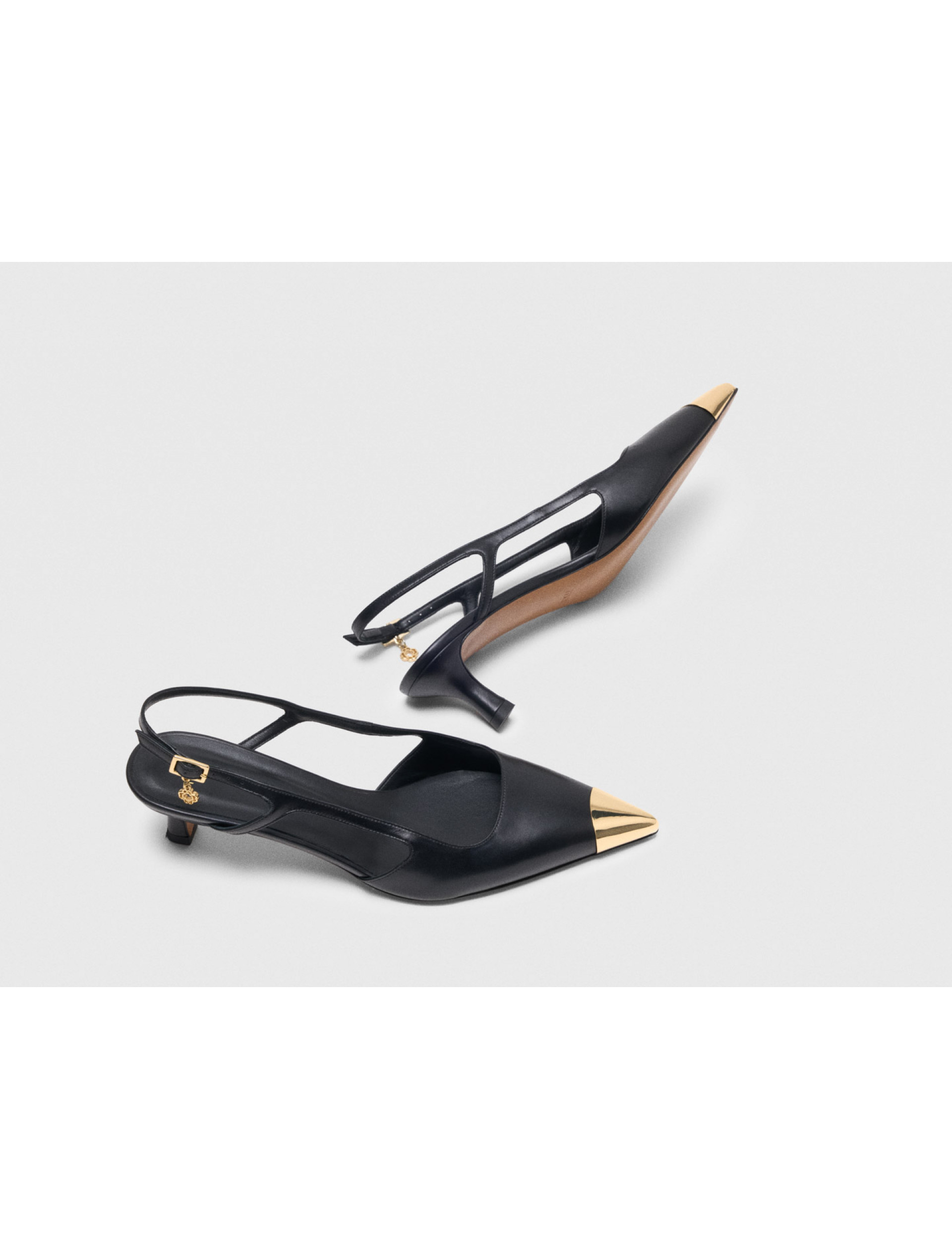 Жіночі туфлі-човники з металевим носком і відкритою п'ятою