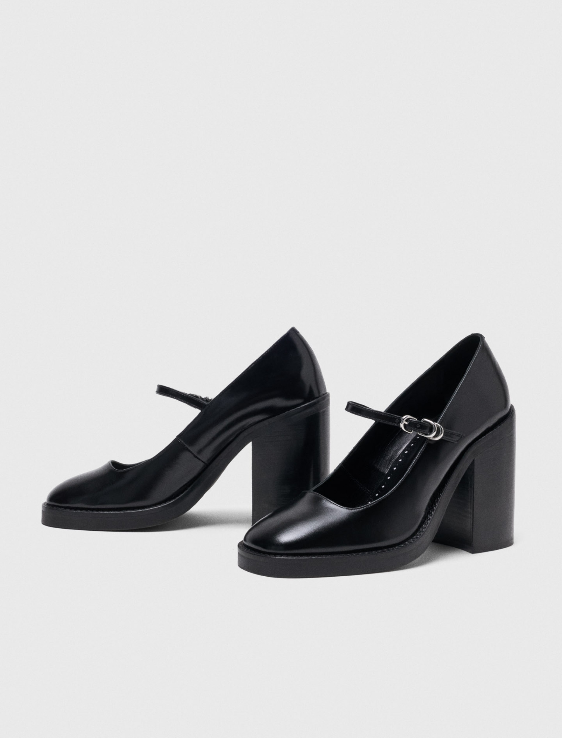 Женские черные кожаные туфли