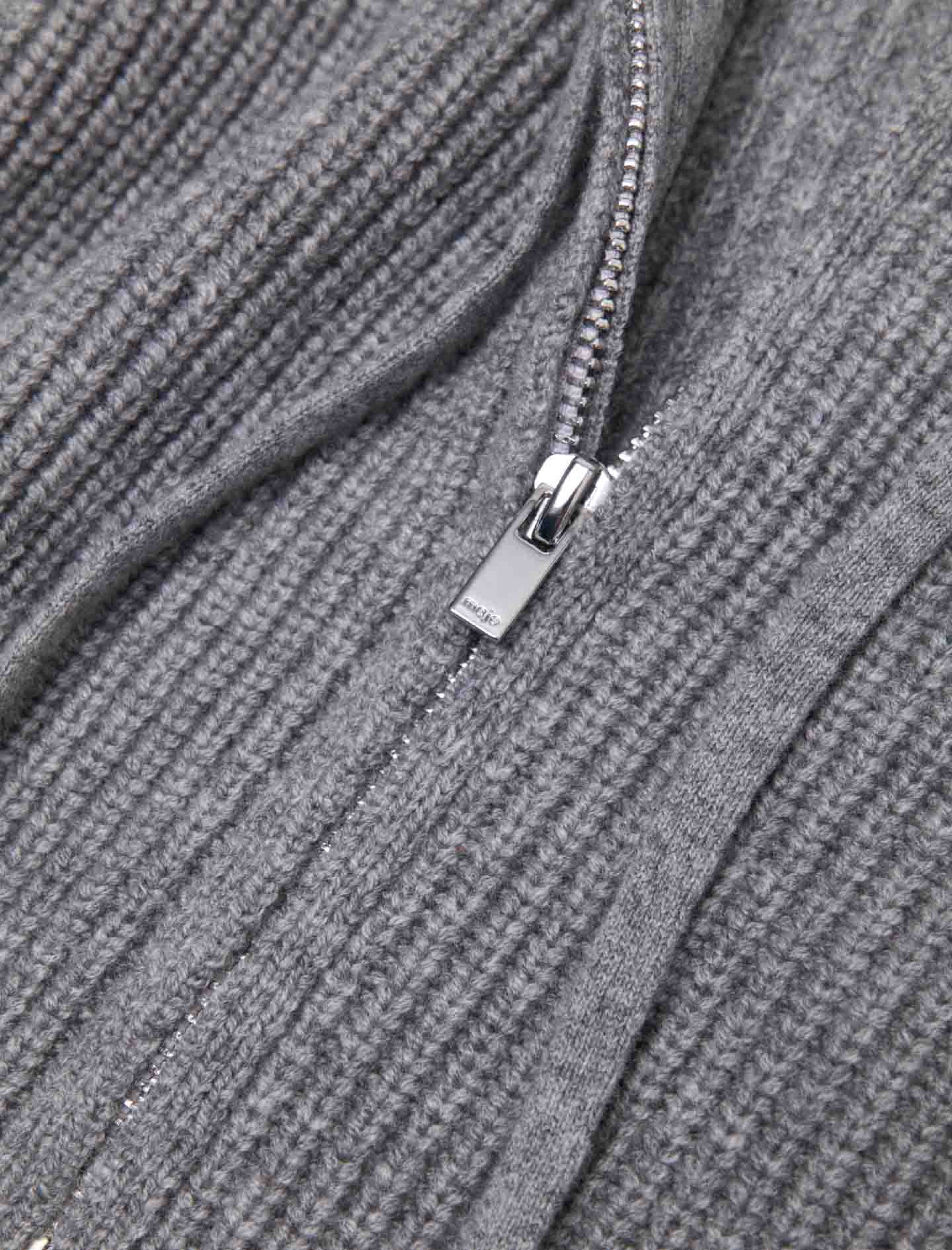 Жіноча сіра манішка з капюшоном