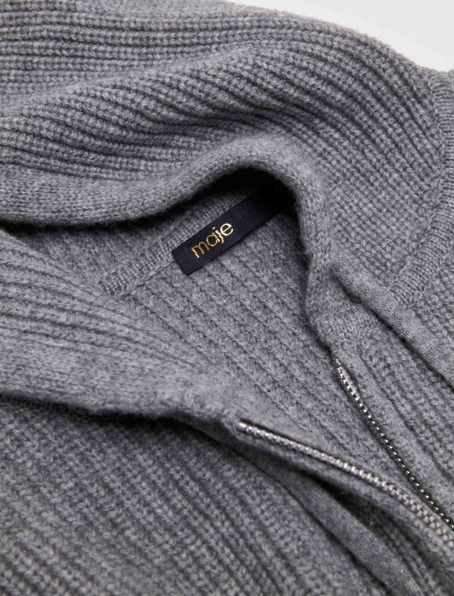 Жіноча сіра манішка з капюшоном