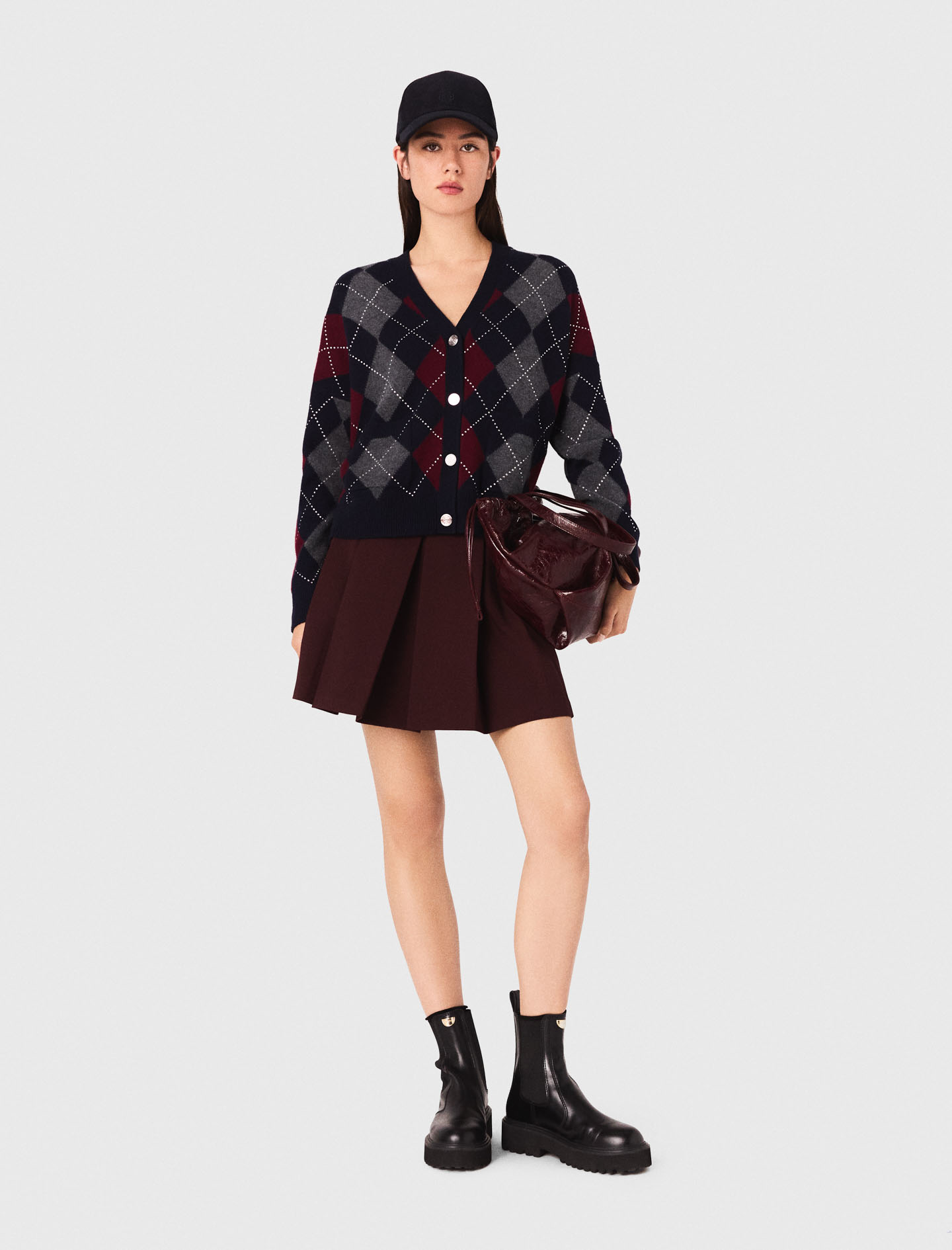 Жіночий кардиган з ромбовидним візерунком та стразами