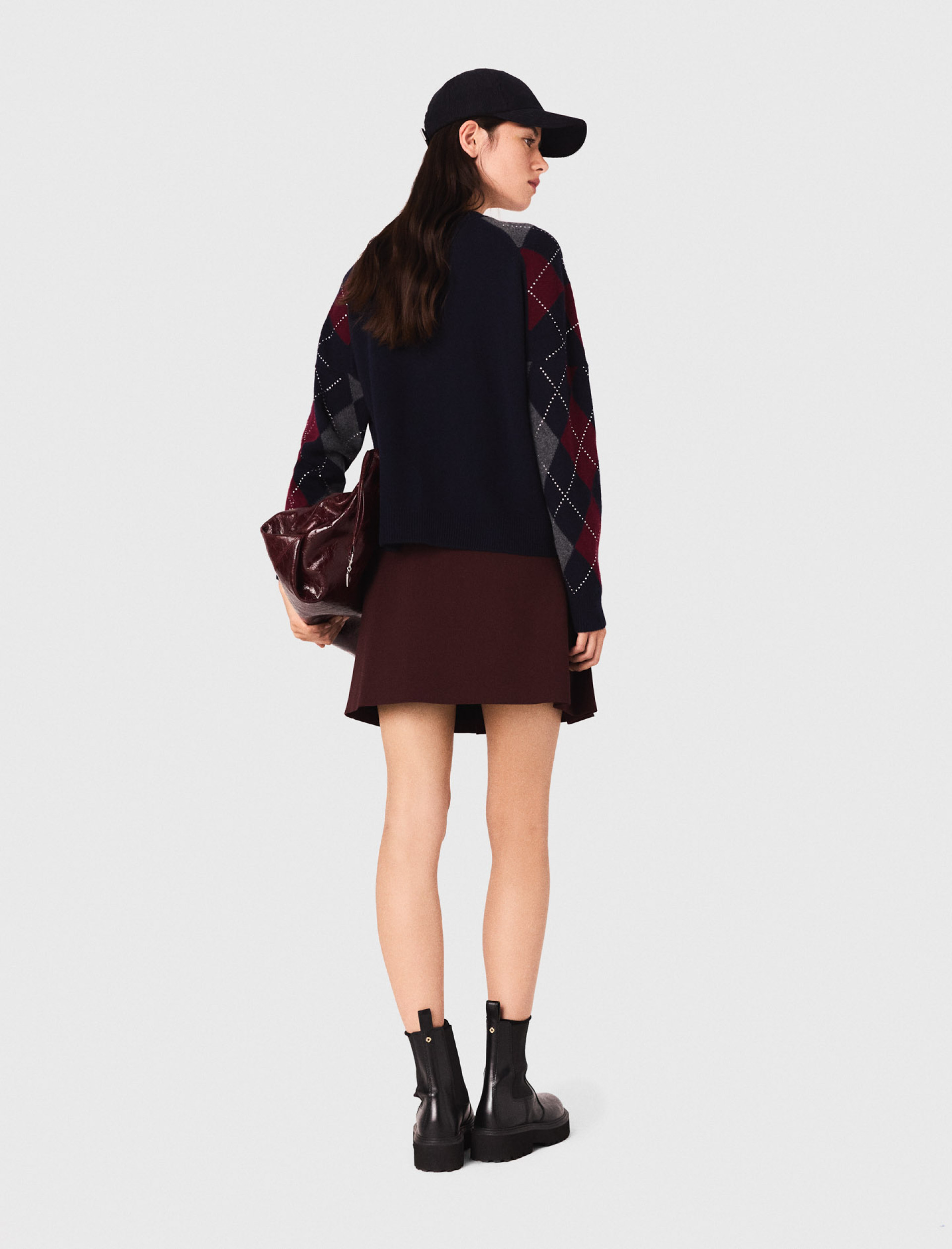 Жіночий кардиган з ромбовидним візерунком та стразами