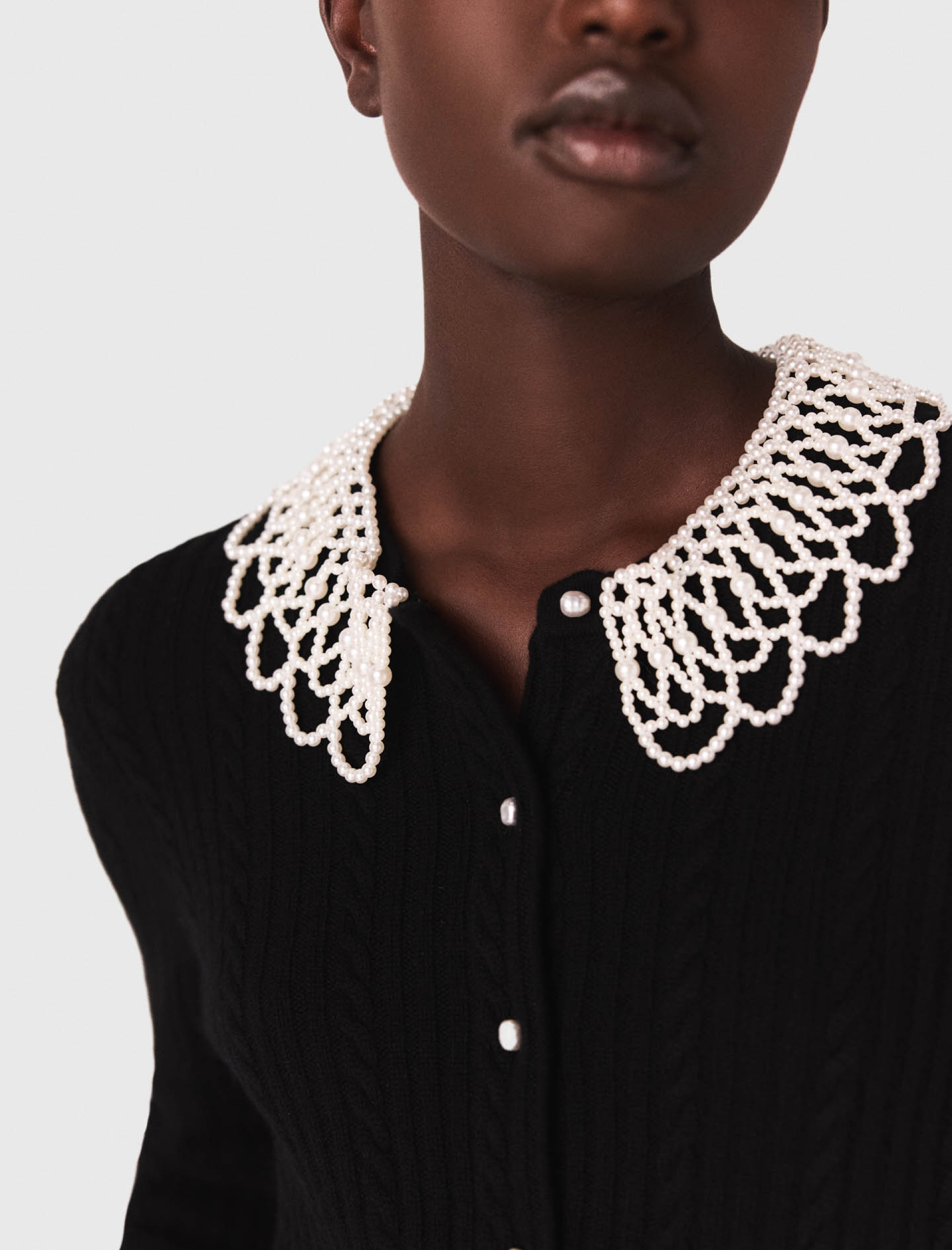 Жіночий кардиган зі з'ємним коміром з перлів