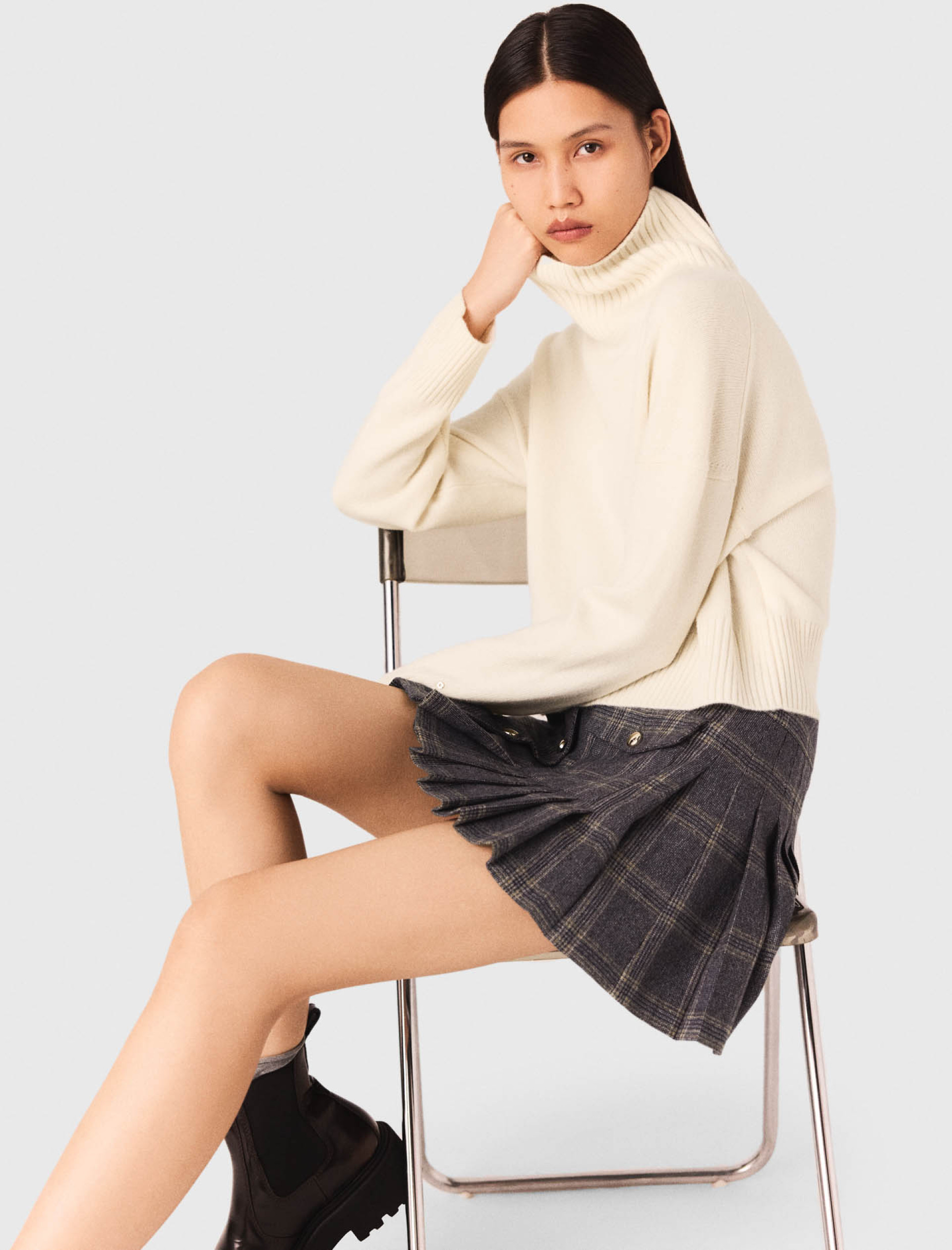 Жіночий кашеміровий светр з високим коміром