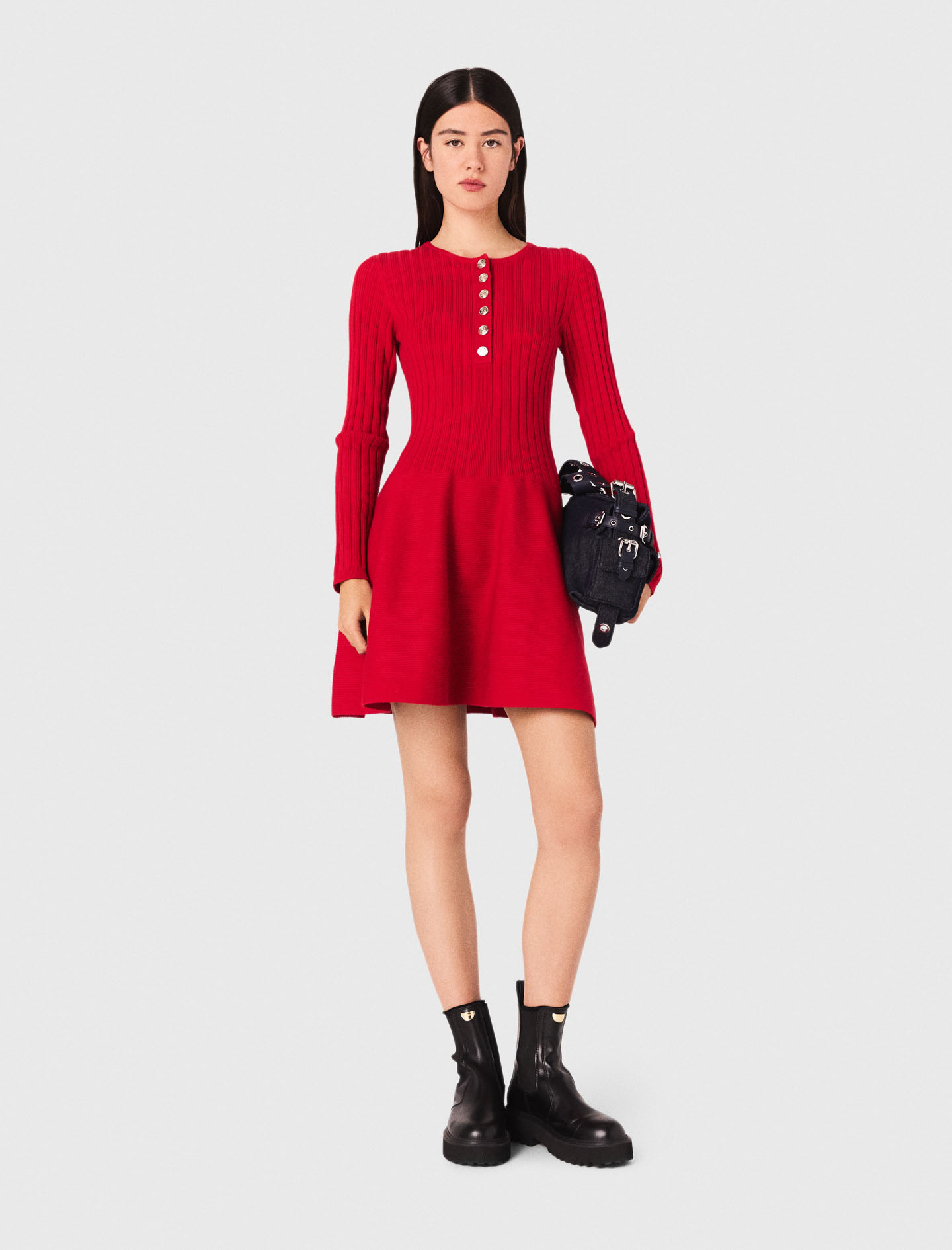 Женское красное платье с расклешенной юбкой