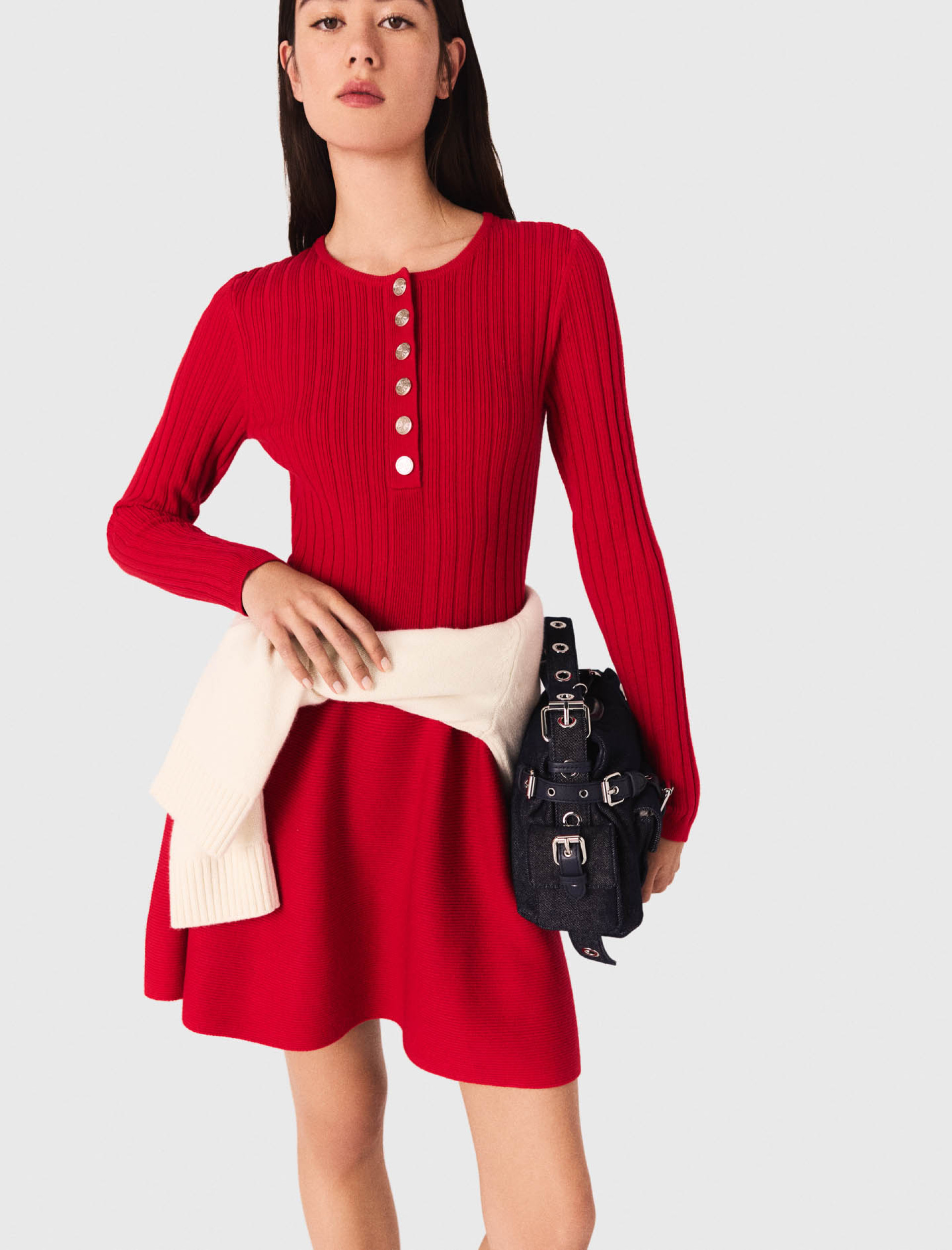 Женское красное платье с расклешенной юбкой Женское красное платье с расклешенной юбкой