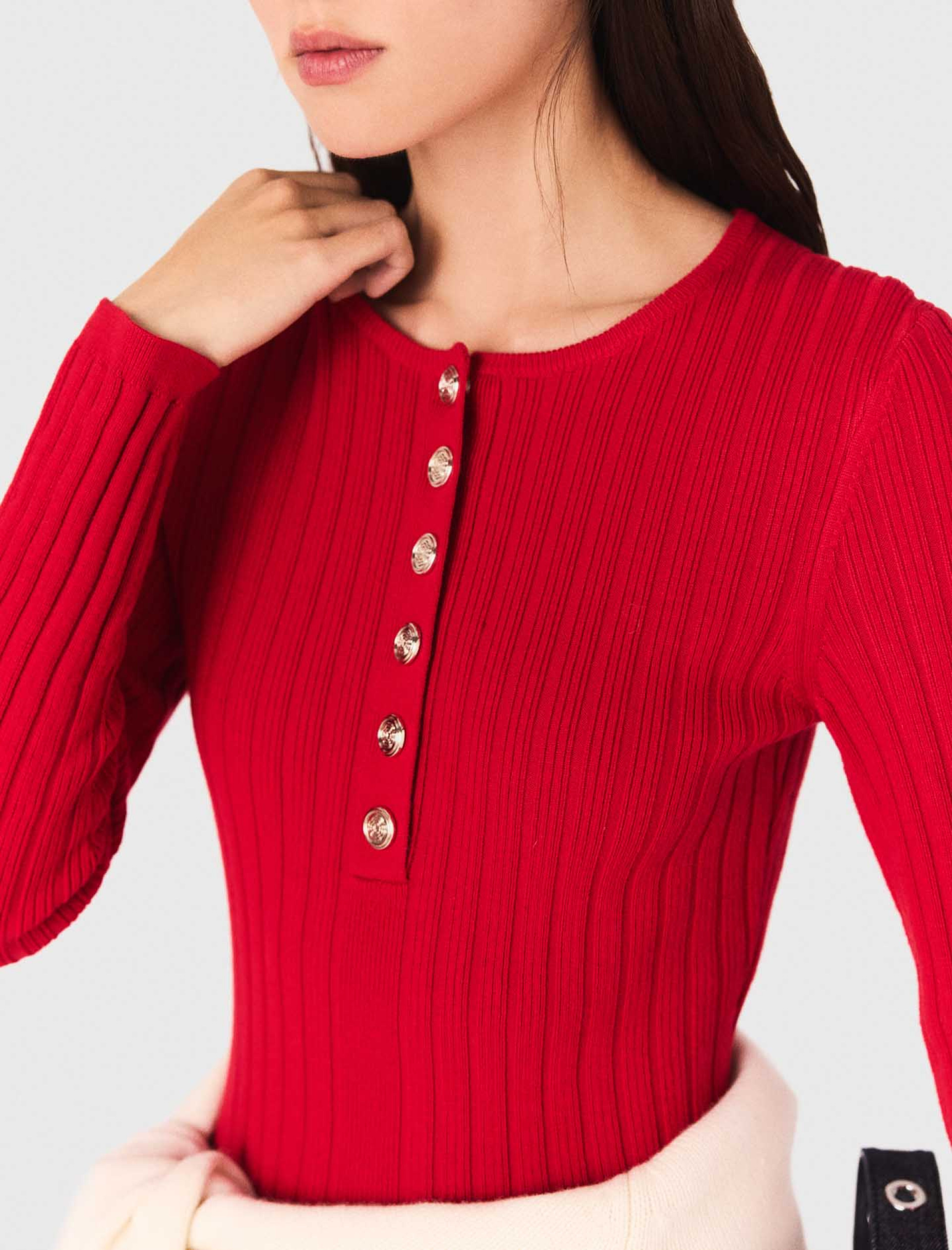 Женское красное платье с расклешенной юбкой Женское красное платье с расклешенной юбкой