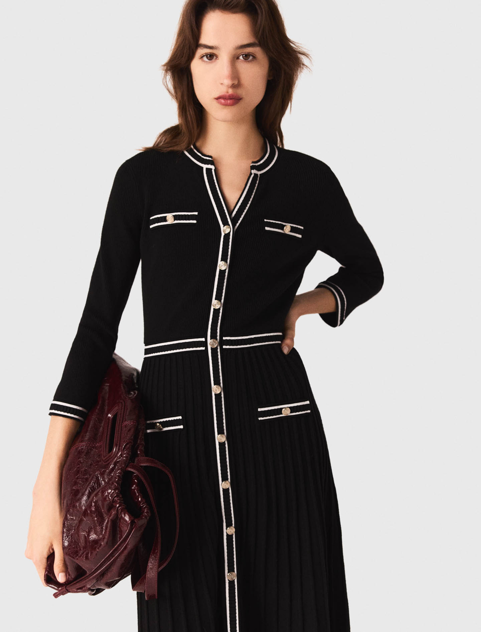 Жіноча трикотажна сукня міді Жіноча трикотажна сукня міді