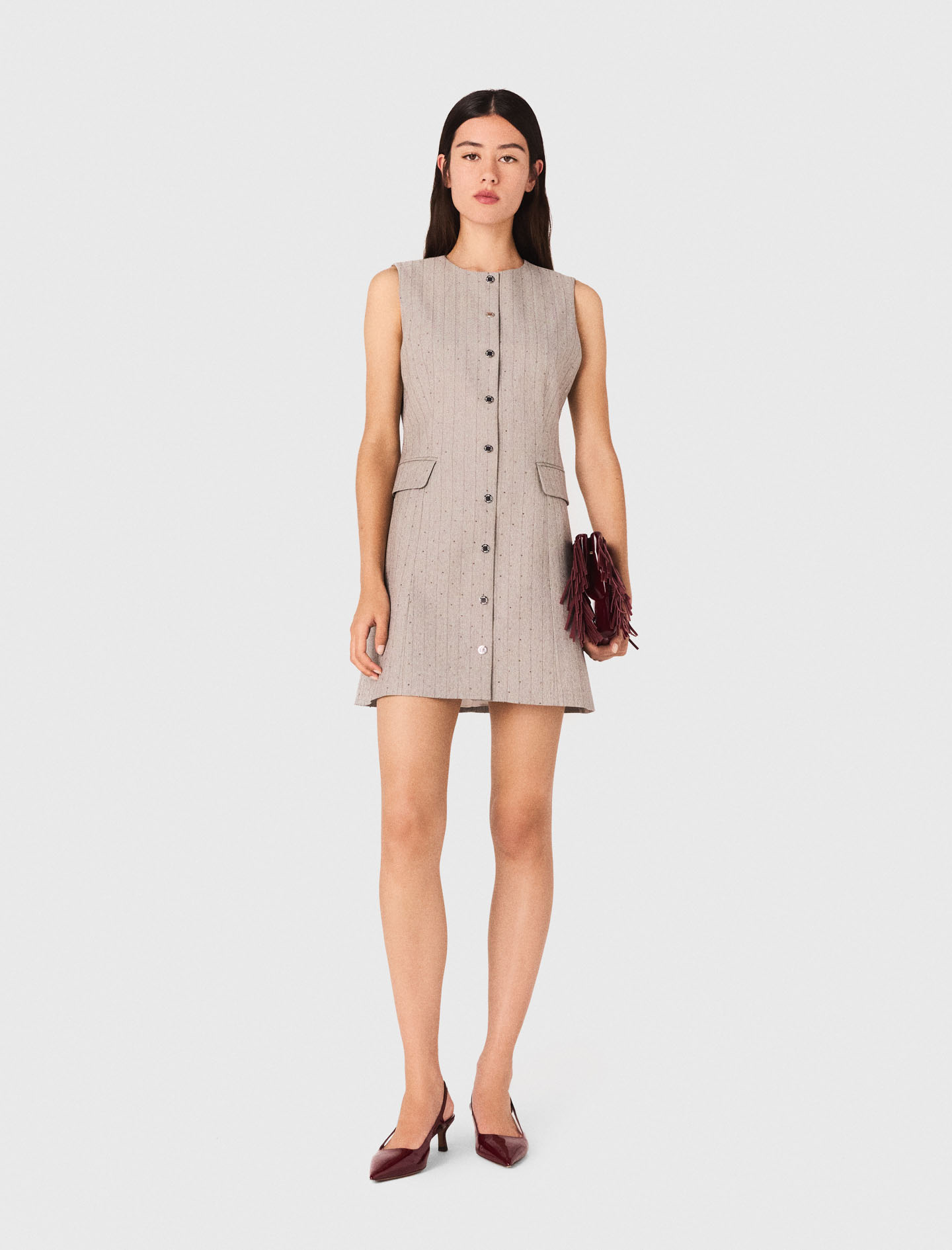 Жіноча сіра сукня строгого крою зі стразами